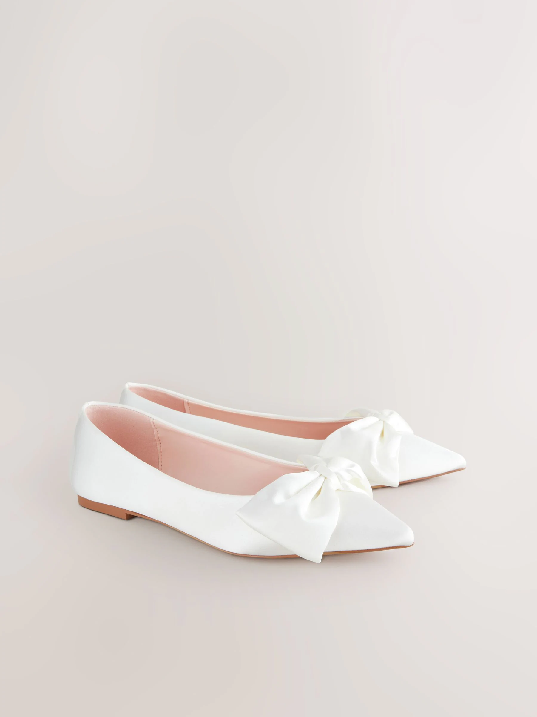 Ivoor - Forever Comfort® bruidsballerina's met strik en puntige neus
