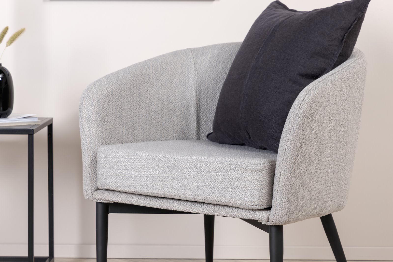 Fluffy lounge stol Grå tekstil, sorte ben