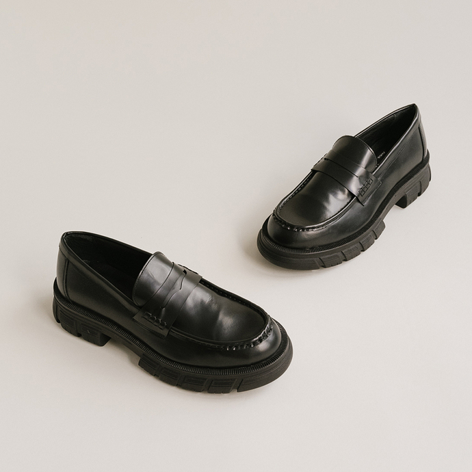 Mocassins à semelles crantées  en cuir glacé noir