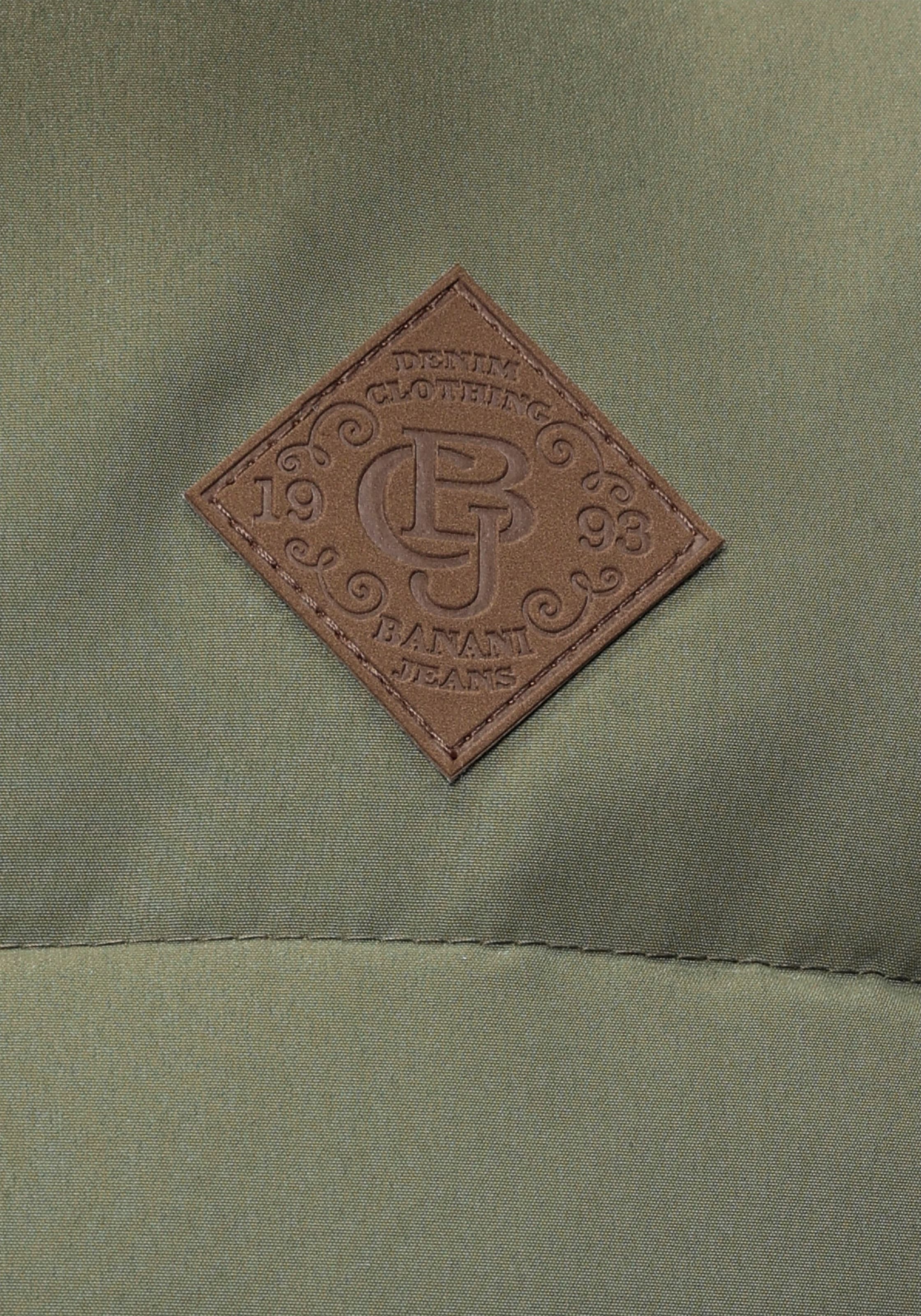Bruno Banani Steppjacke mit Kapuze leicht,  wasserabweisend,  modischer Stil,  mit dekorativen Badges