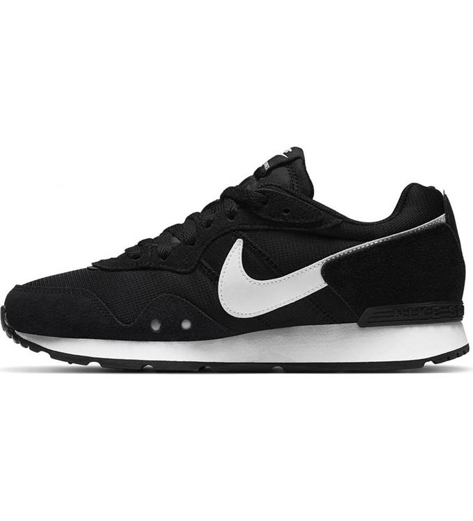 Nike Women Venture Runner Sneakers