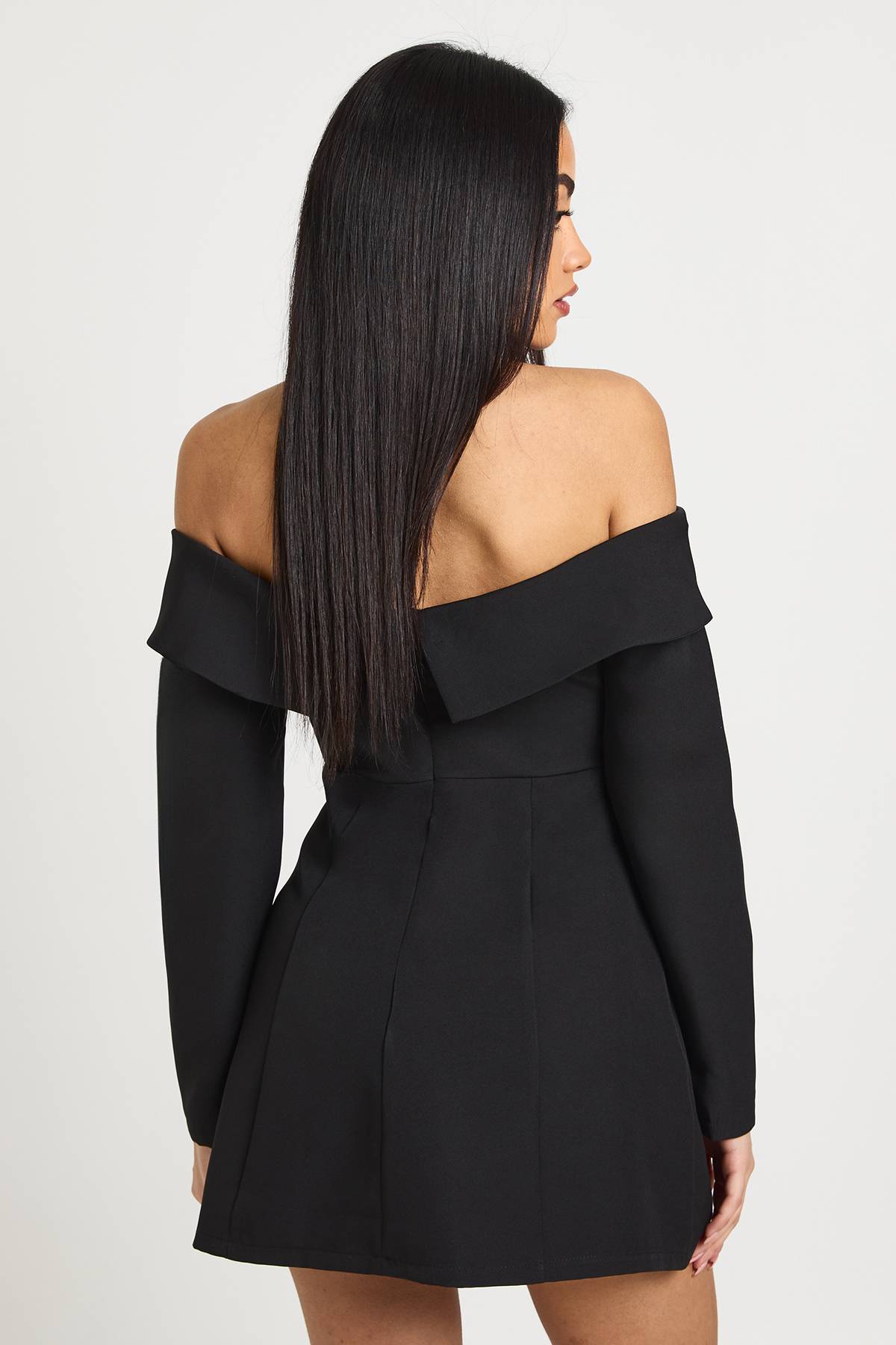 boohoo Robe Mini Structurée Petite Taille À Encolure Bardot