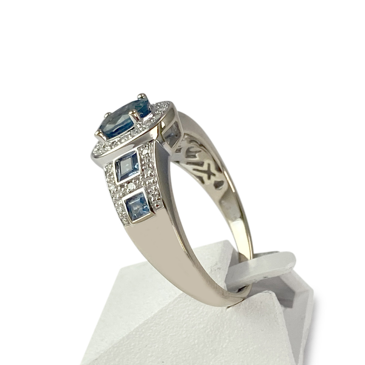 Bague d'occasion or 750 blanc saphirs et diamants