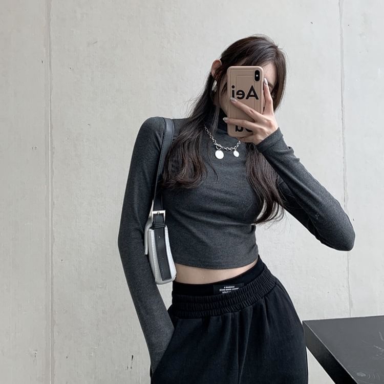 Ashlee - Lange mouwen mockneck effen cropped T-shirt