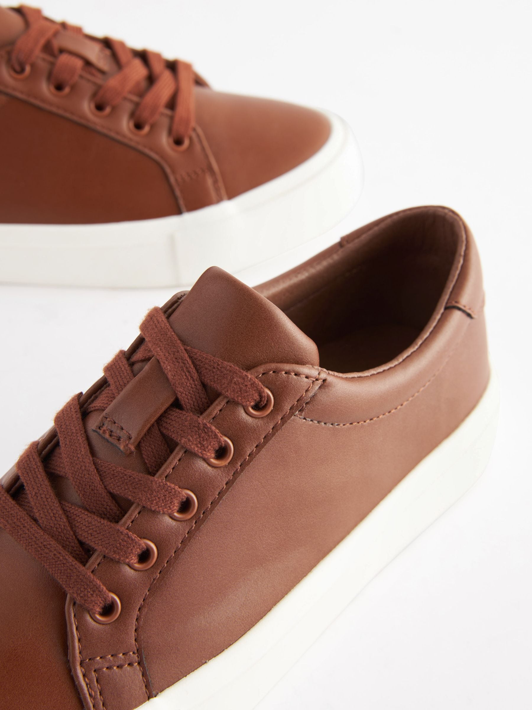 Lichtbruin - Sneakers met nette vetersluiting