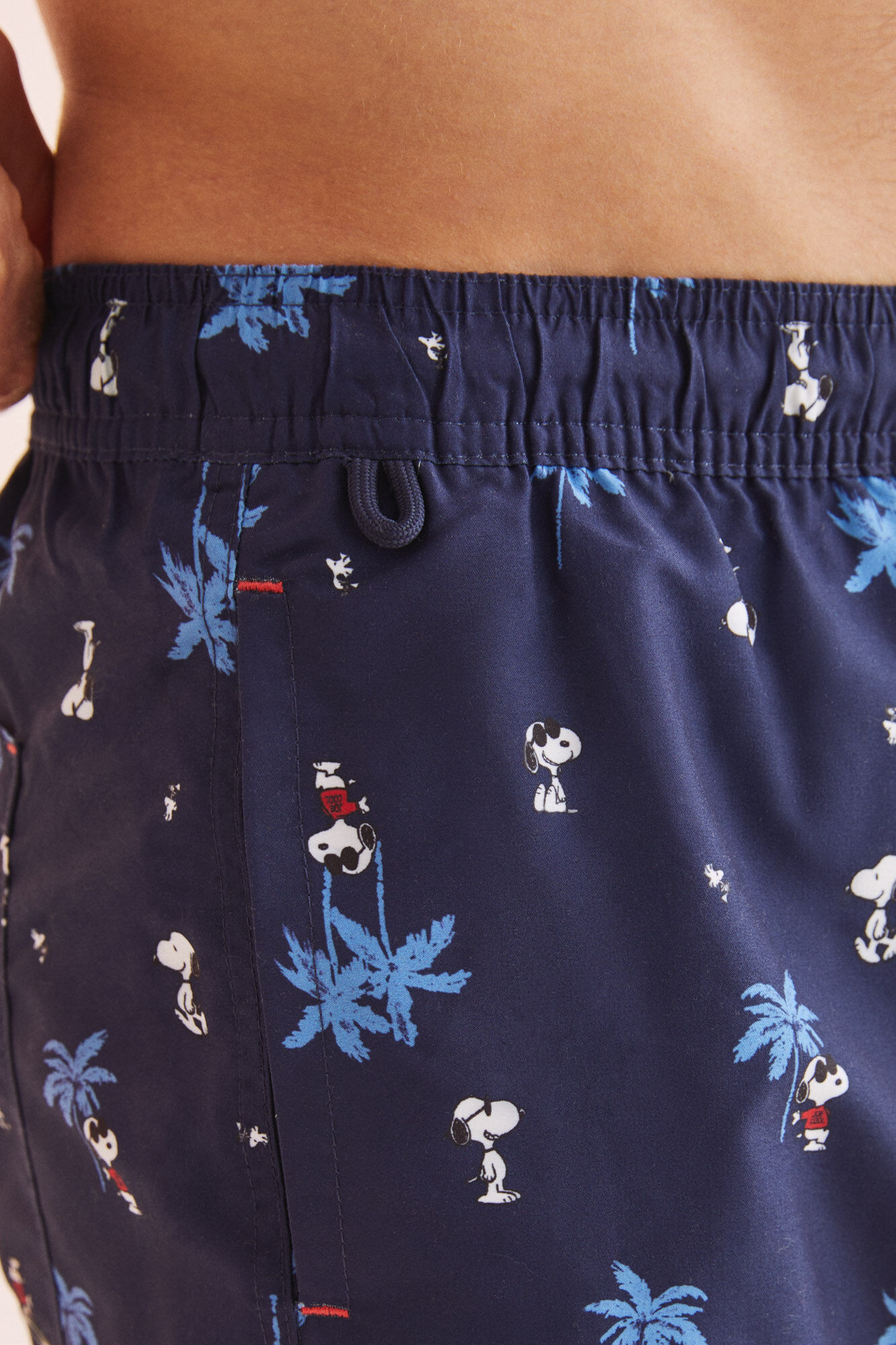 Calção de banho masculino com estampa de palmeiras azul-marinho