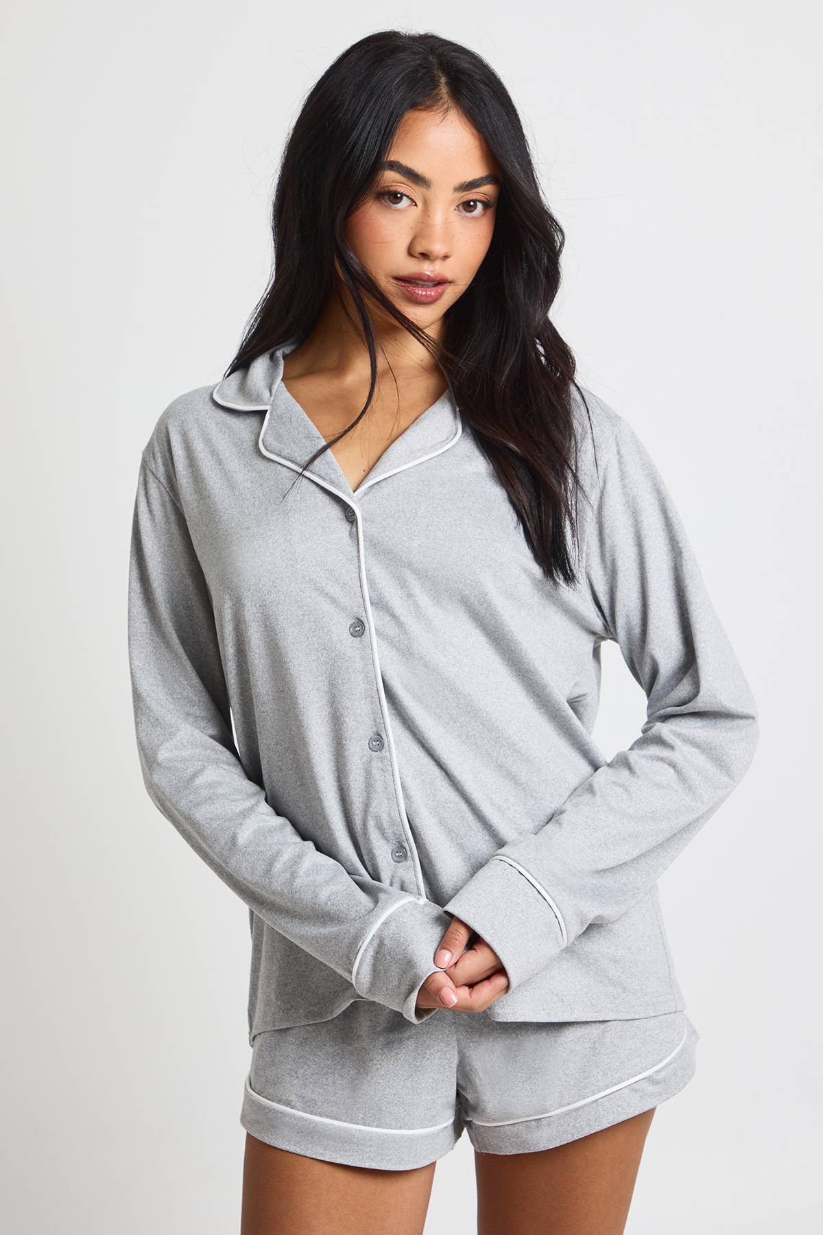 boohoo Ensemble Pyjama Chemise À Manches Longues Et Short En Jersey Avec Détails Passepoilés