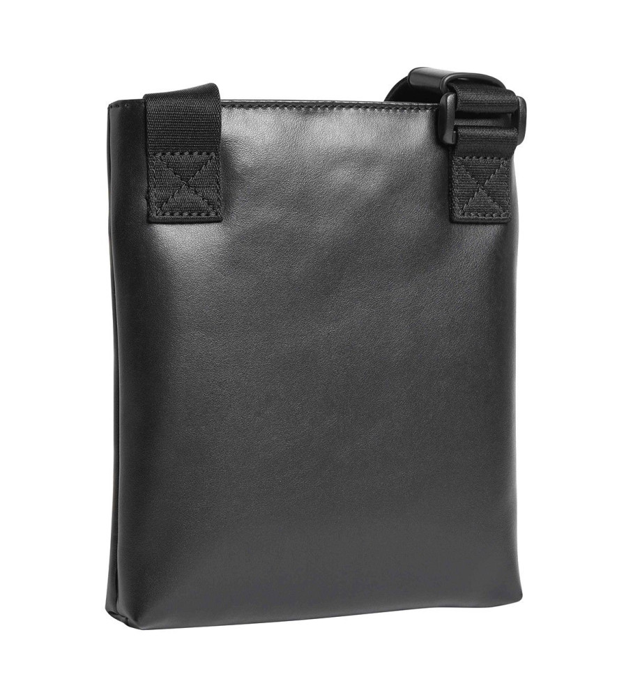Bolsa de ombro macia com monograma Calvin Klein Jeans, preta.