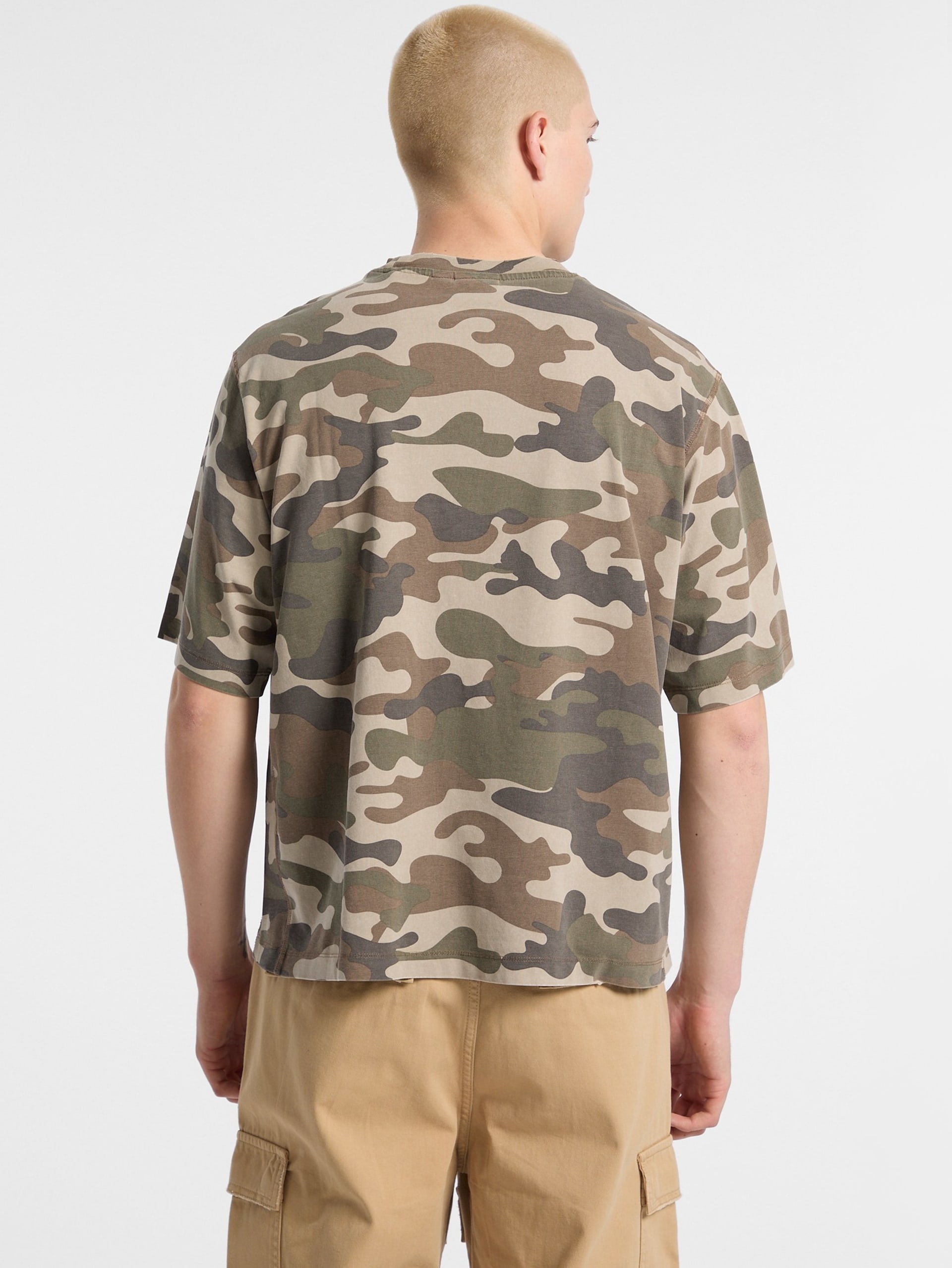 Camiseta GUESS Originals Eco Boxy Camo com Bolso