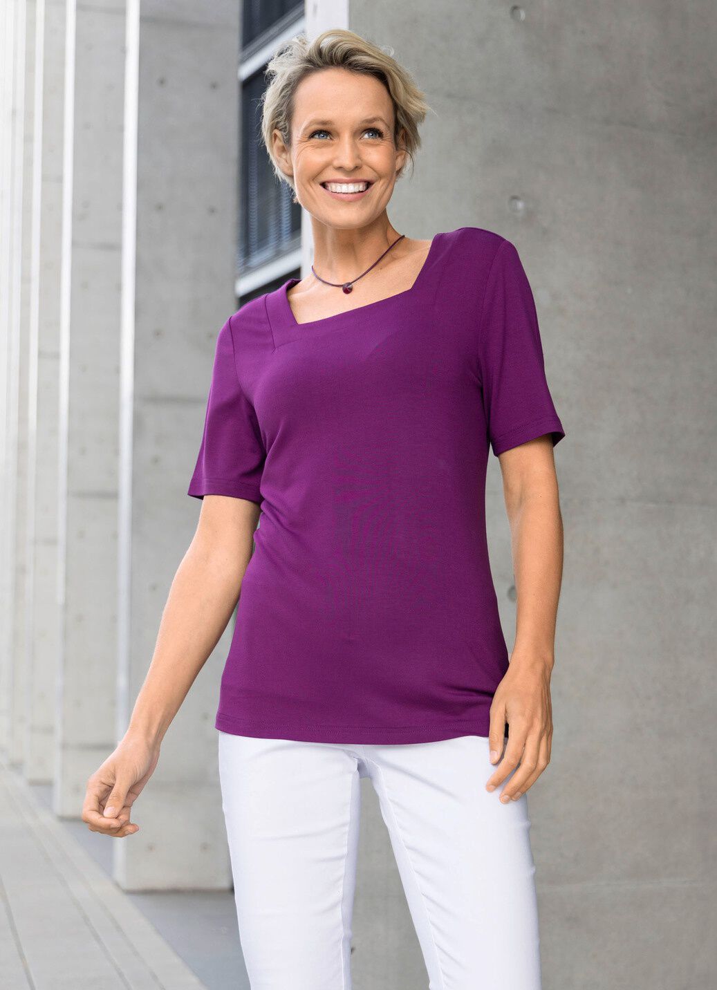 Shirt mit interessantem Halsausschnitt in 3 Farben