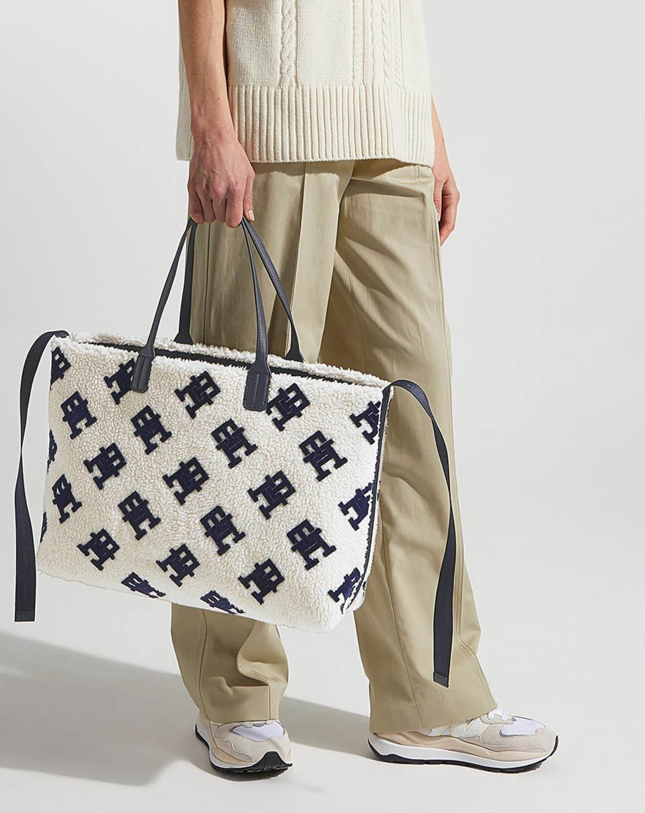 Tommy Hilfiger Sac cabas Iconic teddy blanc/bleu marine - 34x48x15 cm
