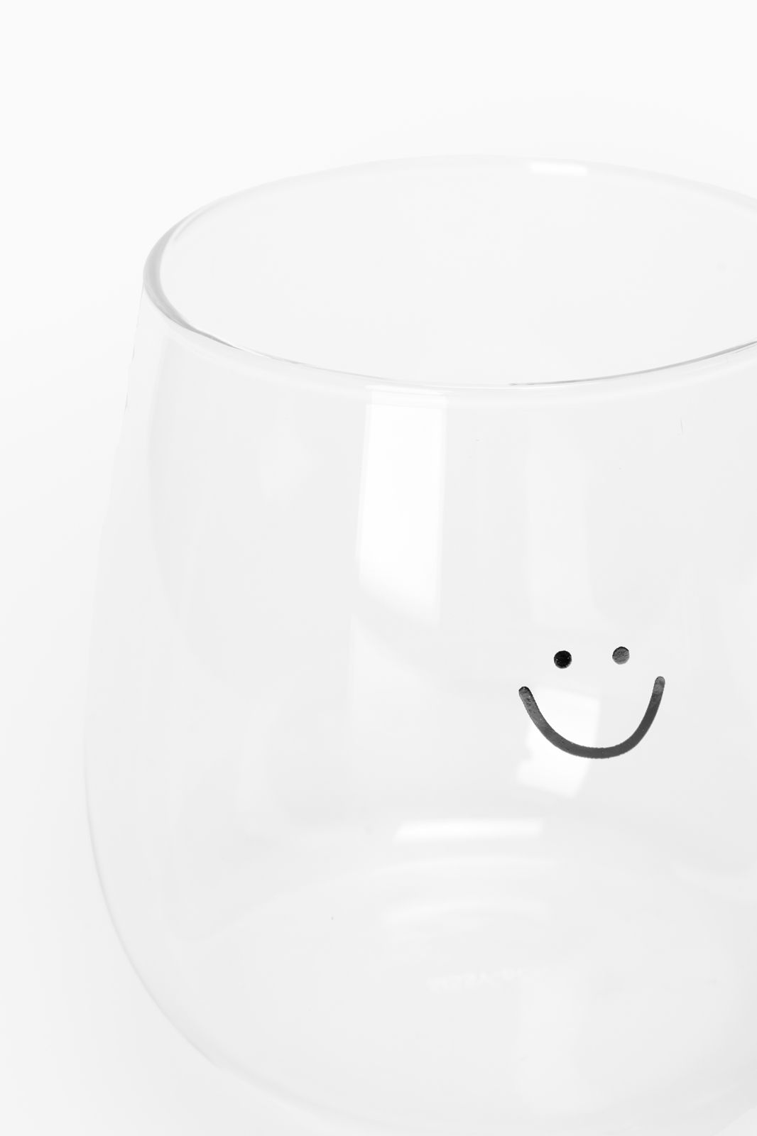 Waterglazen met smiley