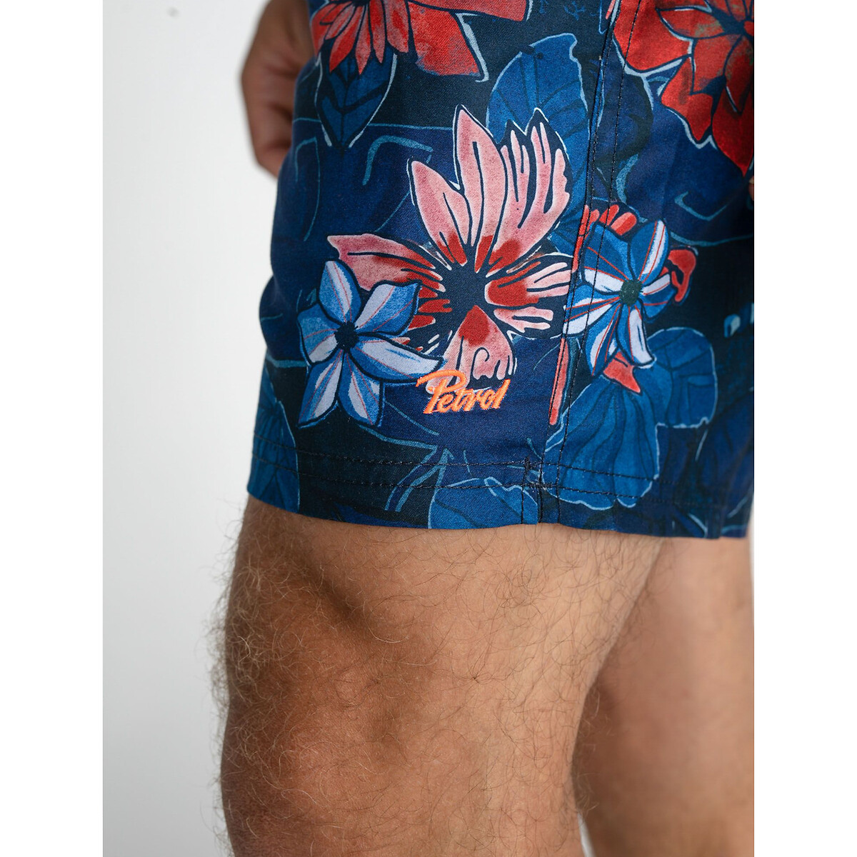 INDÚSTRIAS PETROLÍFERAS<br>Shorts de banho com estampa floral