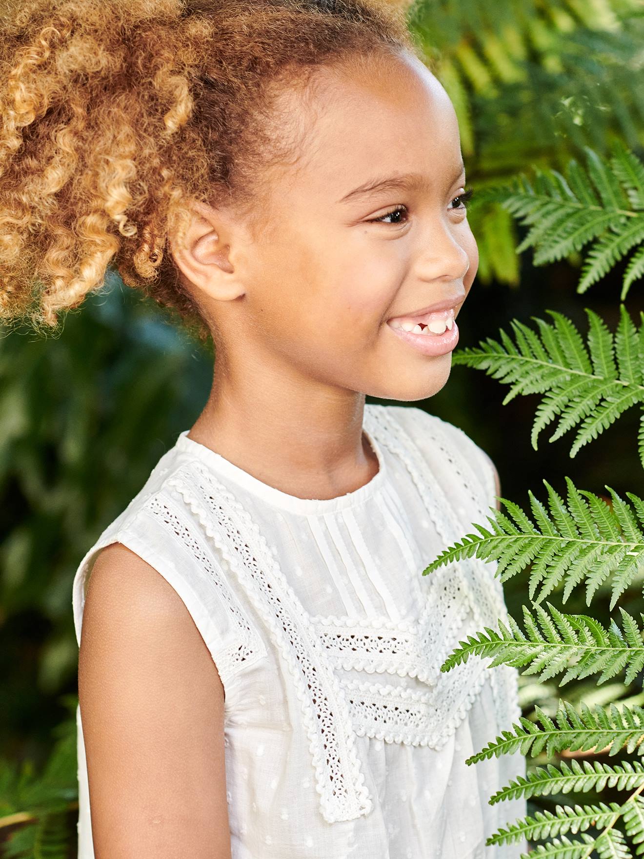 Blusa sem mangas com detalhes de fantasia para meninas, cor off-white