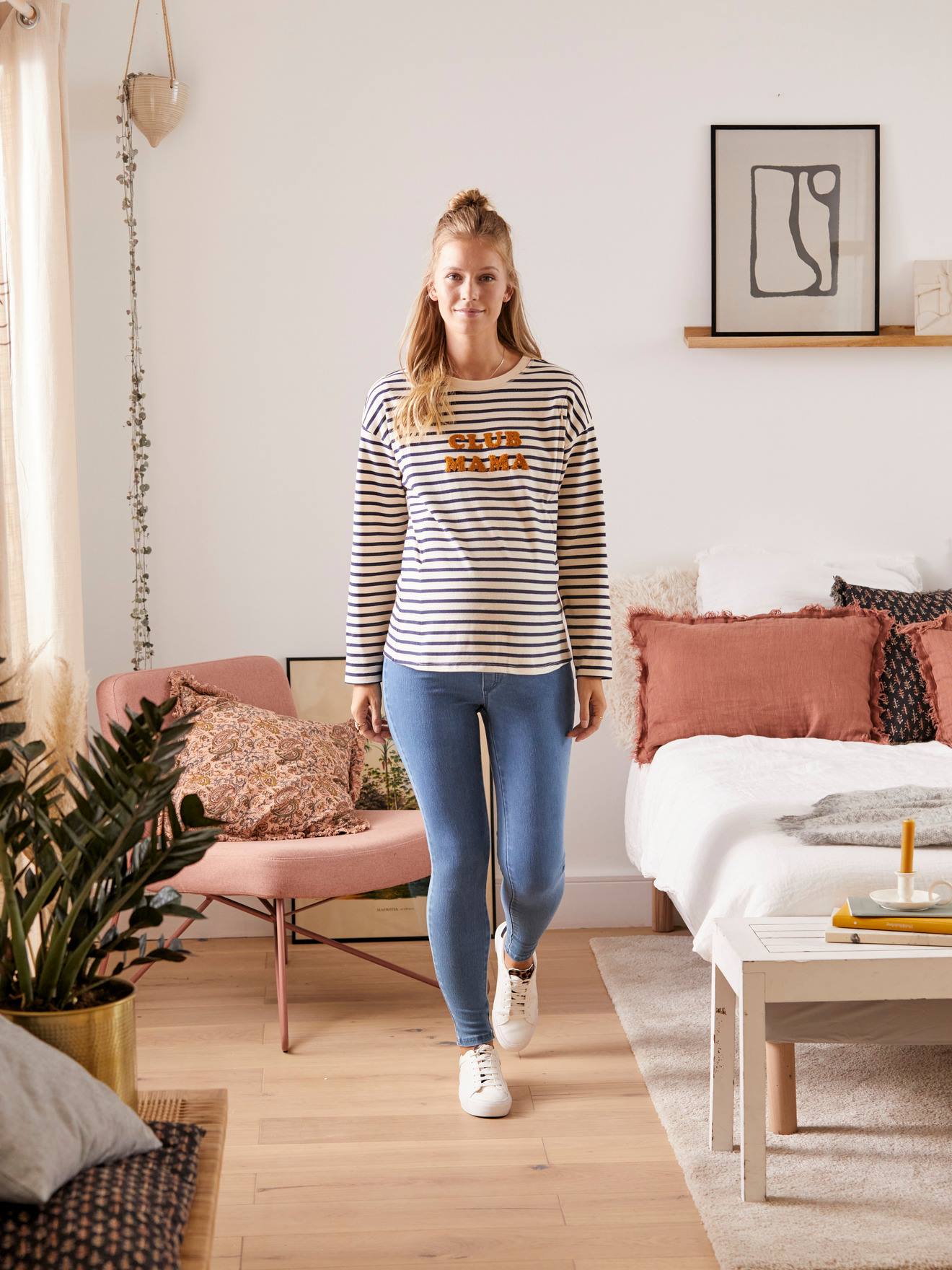 Calça legging de maternidade sem costura, lisa, azul claro com efeito jeans.