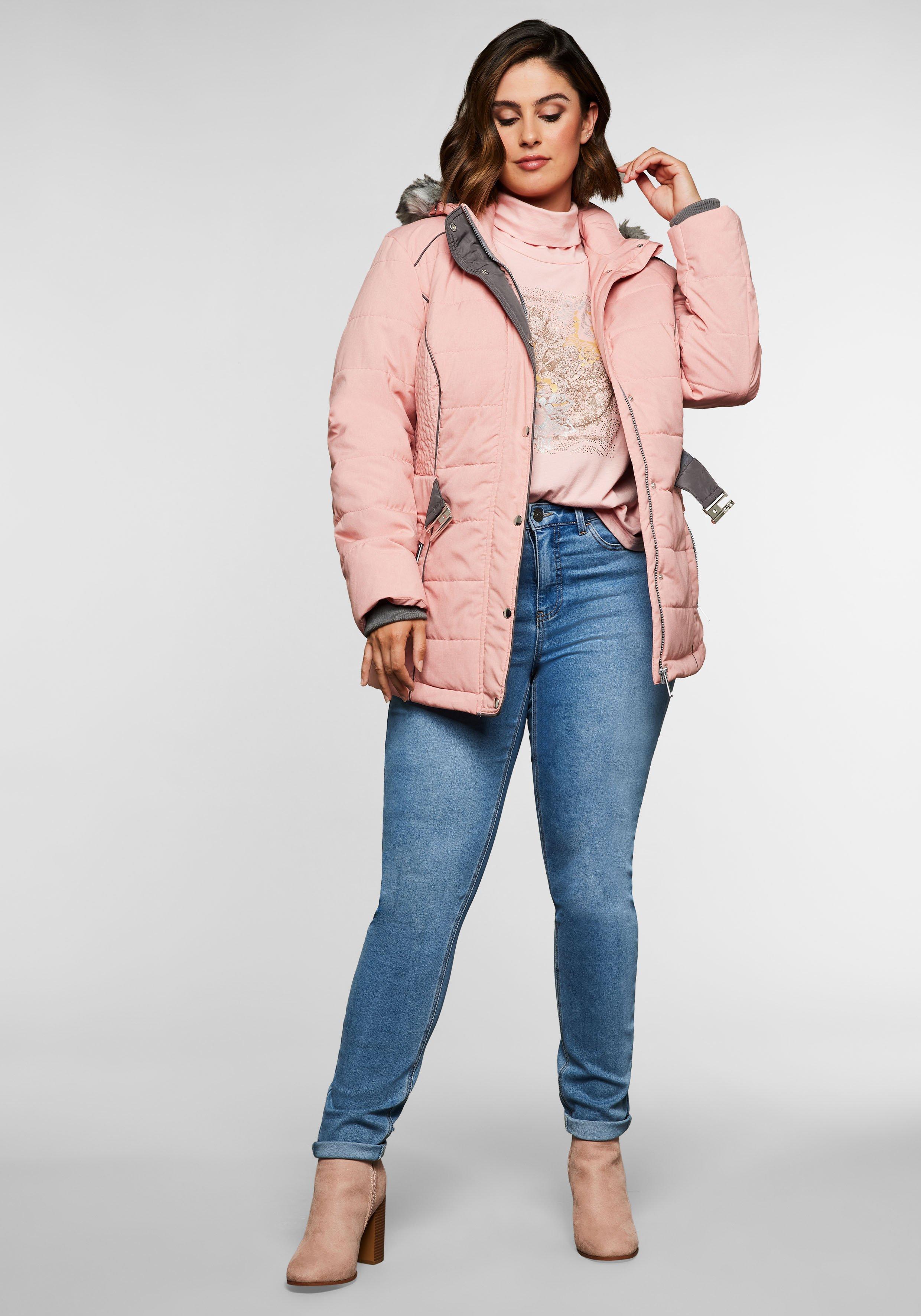 Steppjacke mit Gürtel, Kapuze und Reißverschluss