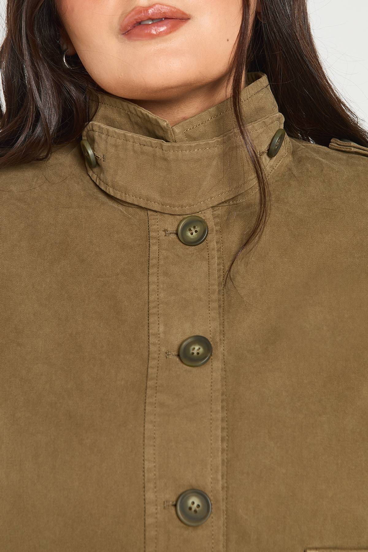 boohoo Surchemise Utilitaire en Sergé à Col Montant Grande Taille