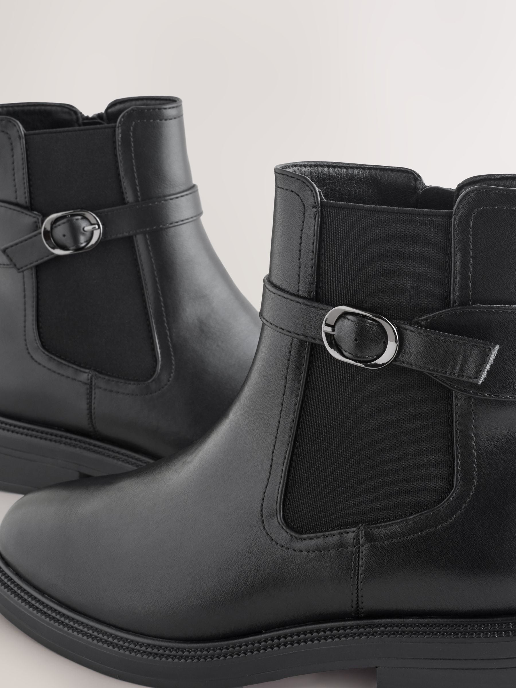 Zwart - Chelsea Boots met gesp