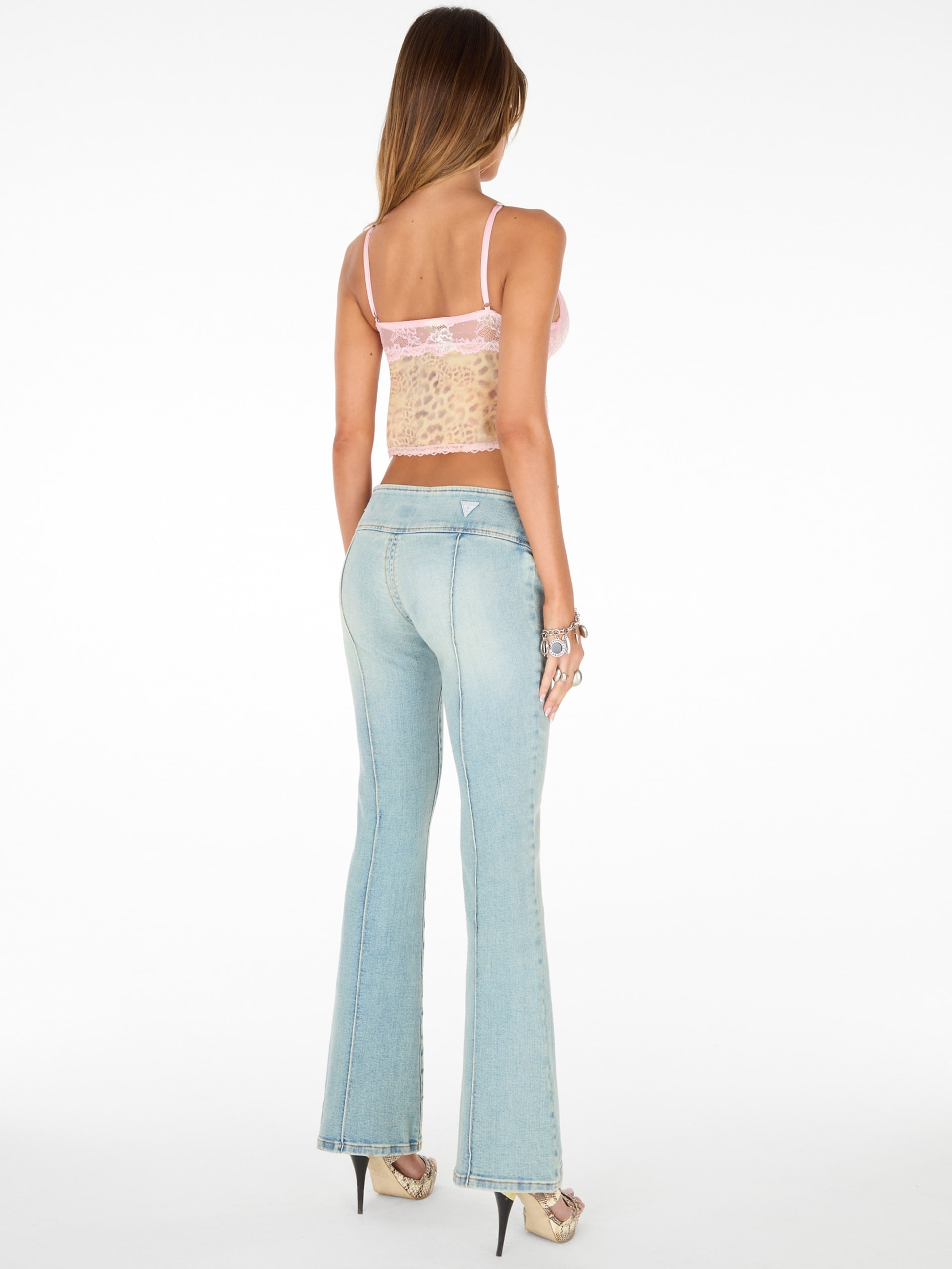 calça jeans bootcut com cinto