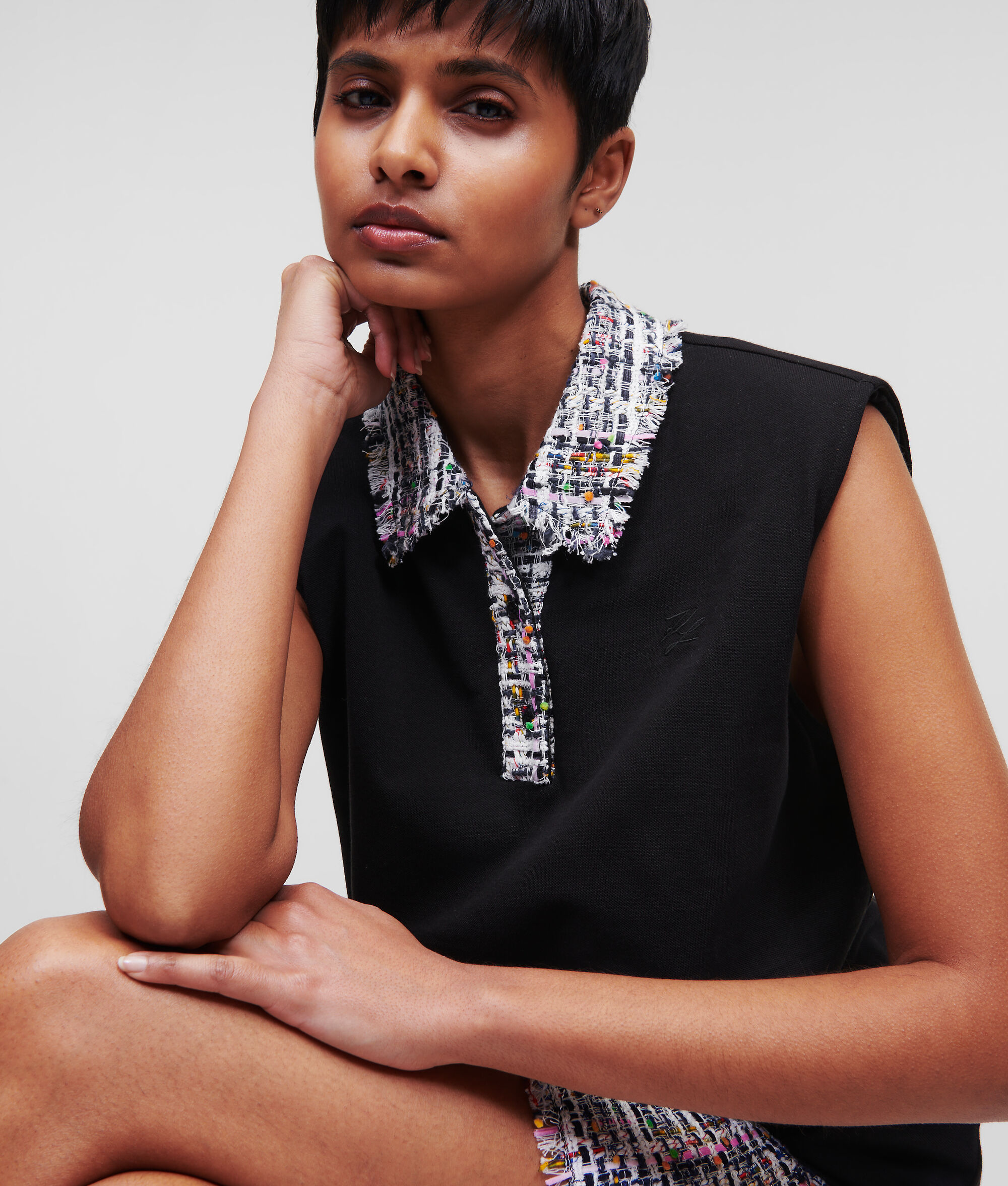 POLO SANS MANCHES EN TISSU BOUCLÉ