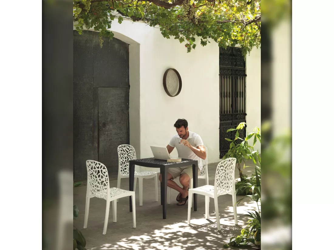 Ensemble de 6 chaises anthracite empilables pour jardin et terrasse, design unique, haute résistance aux intempéries