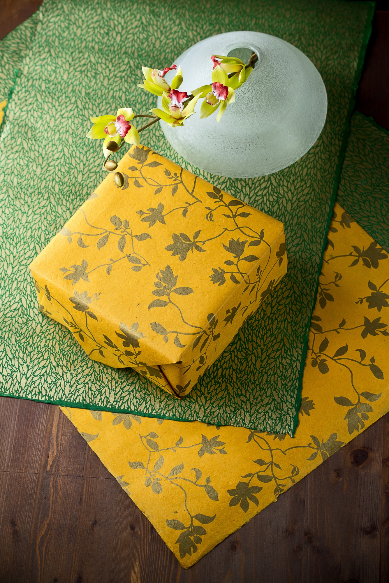 Geschenkpapier 'Blumen', gelb, gold, T 76 cm, B 51 cm günstig bestellen