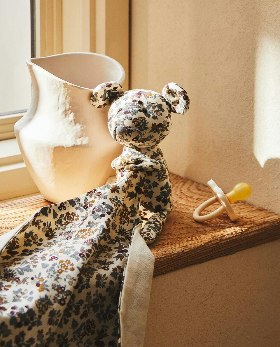 Ratinho de Pelúcia Infantil em Tecido com Estampa Floral