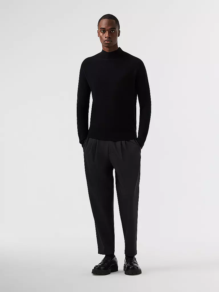 ALPHATAURI Chino PAVO schwarz