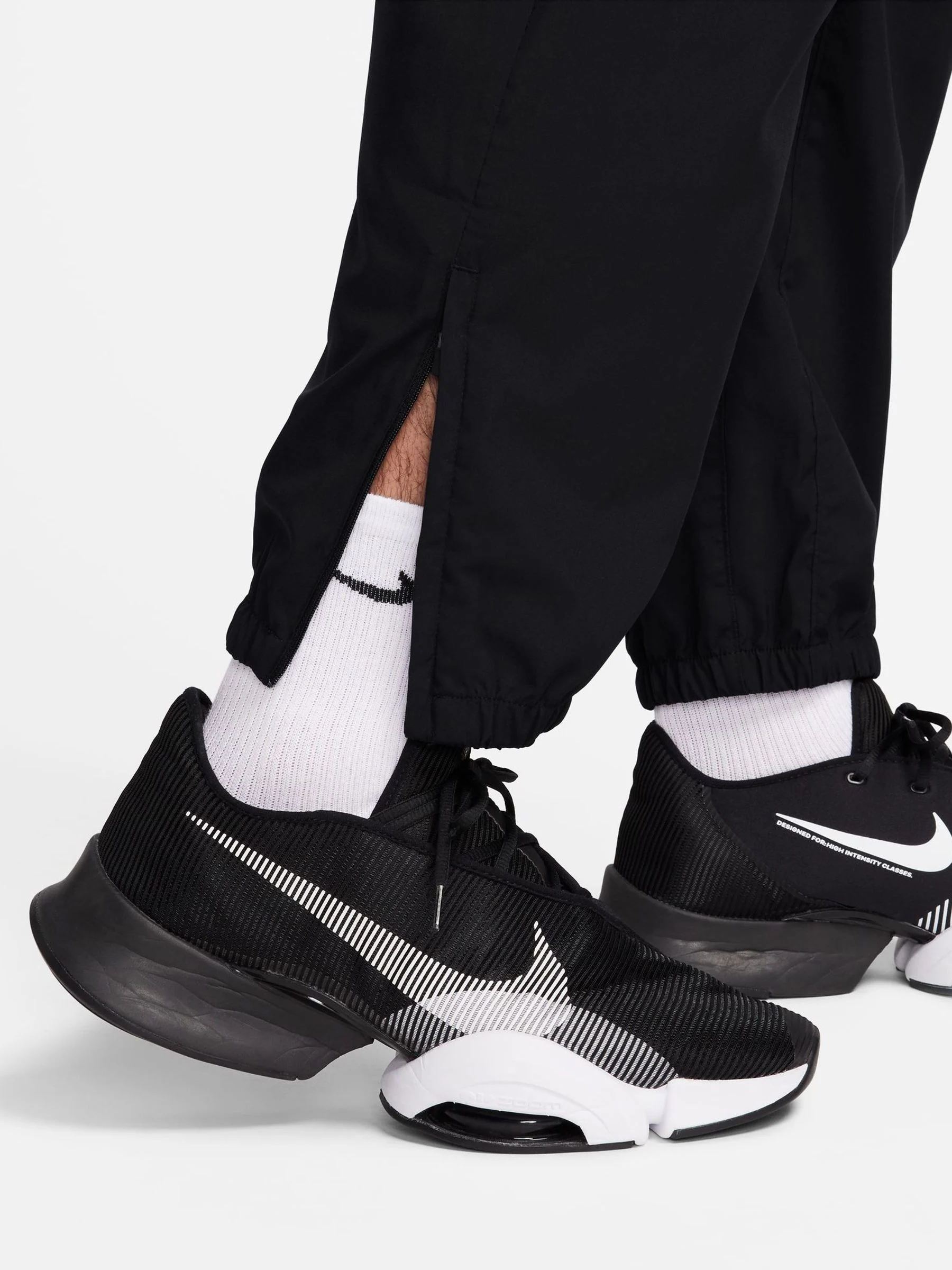 Zwart - Nike Dri-FIT Form trainingsbroek met taps toelopende pijpen