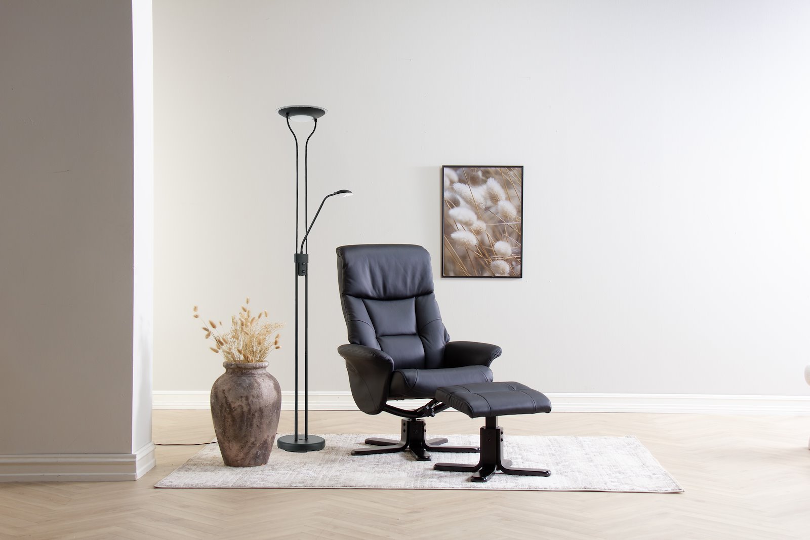 Fay uplight sort M/2 dimmere, 5W/18W 3000K, lumen 400/1600 Energiklasse F