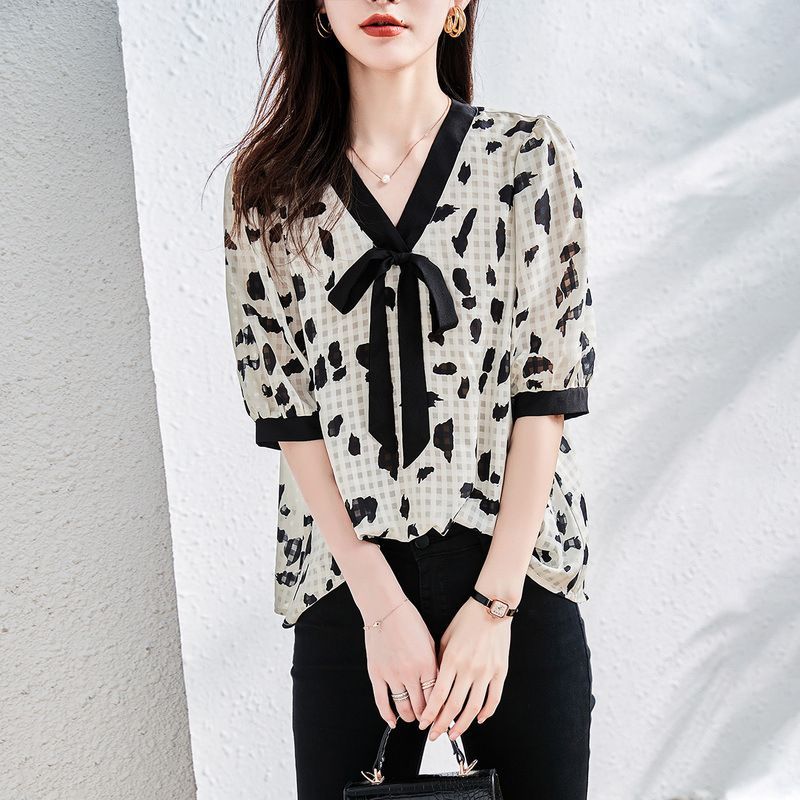 Jeonseon - Blouse met elleboogmouwen en chiffon