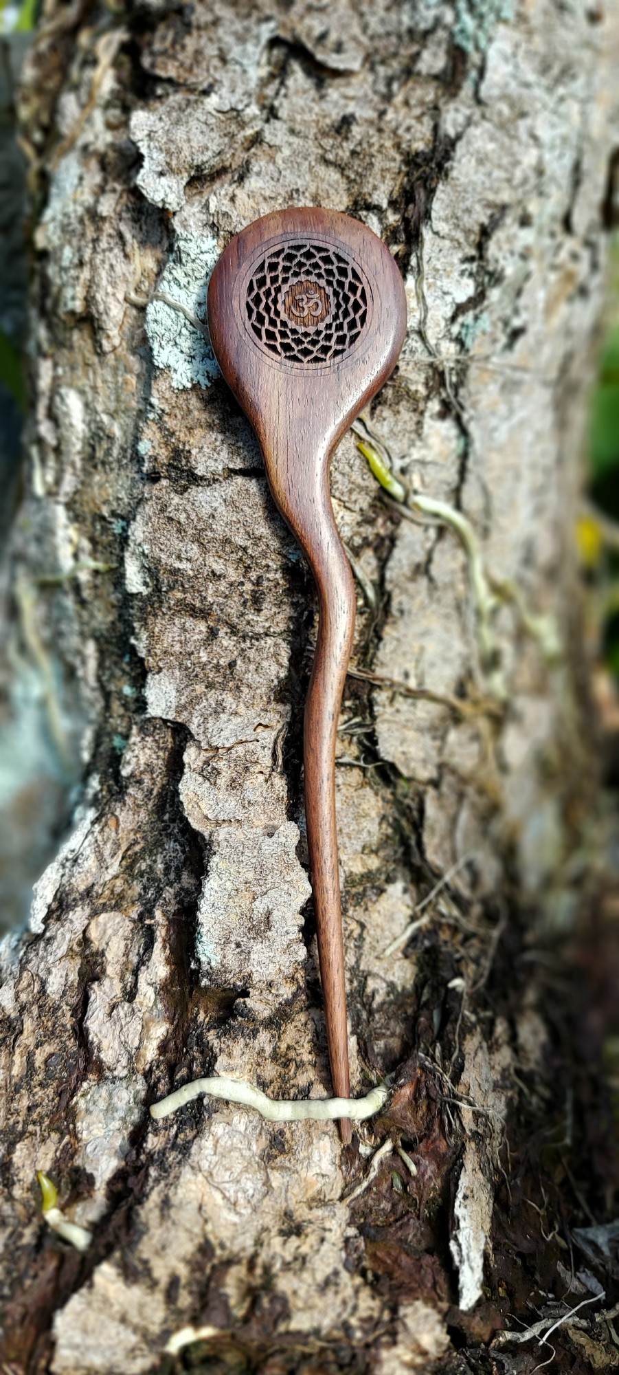 Haarnadel 'Om on Lotus' aus Holz, L 17 cm, B 4 cm, H 0,7 cm günstig bestellen