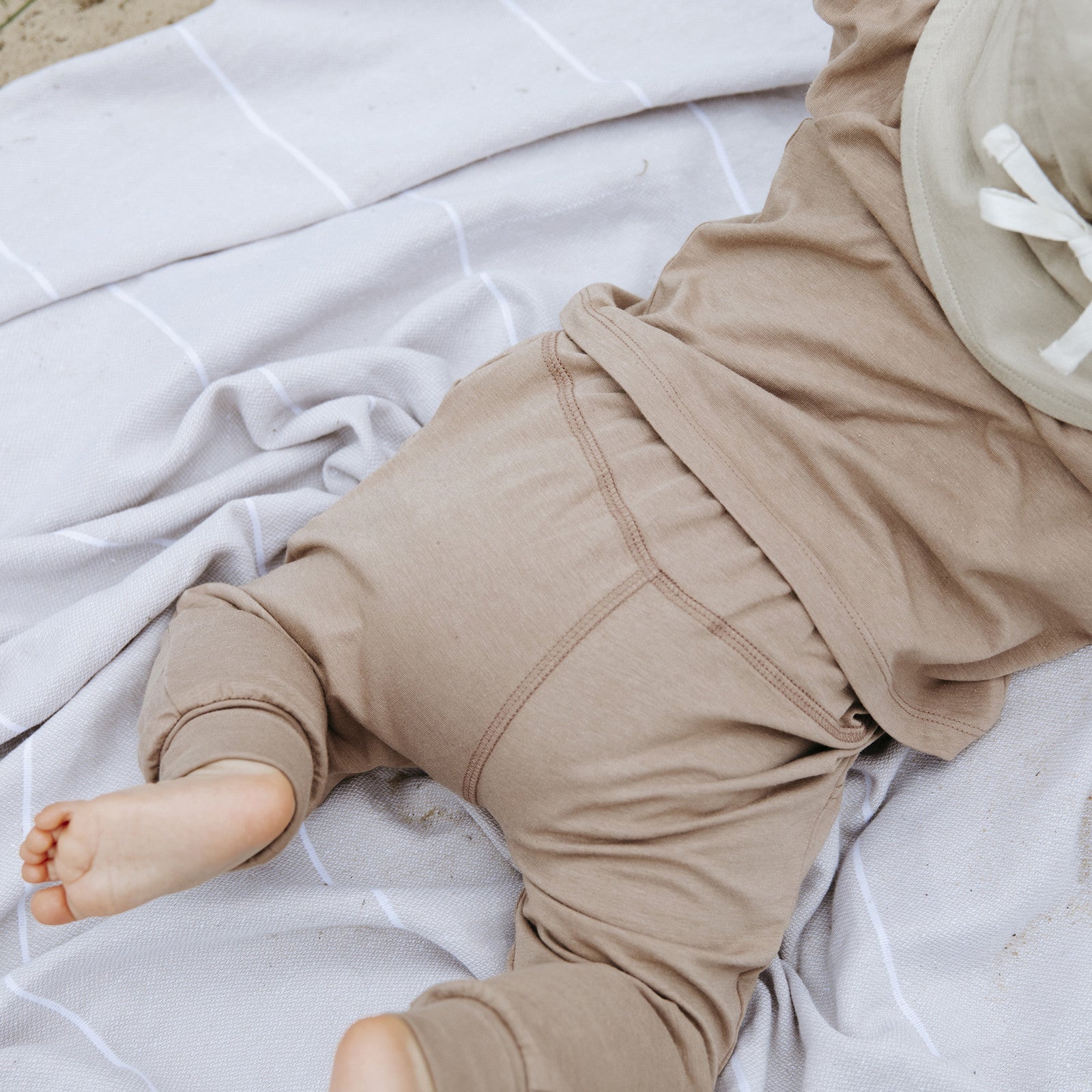 Baby Hose UVP 50  Peanut Brown