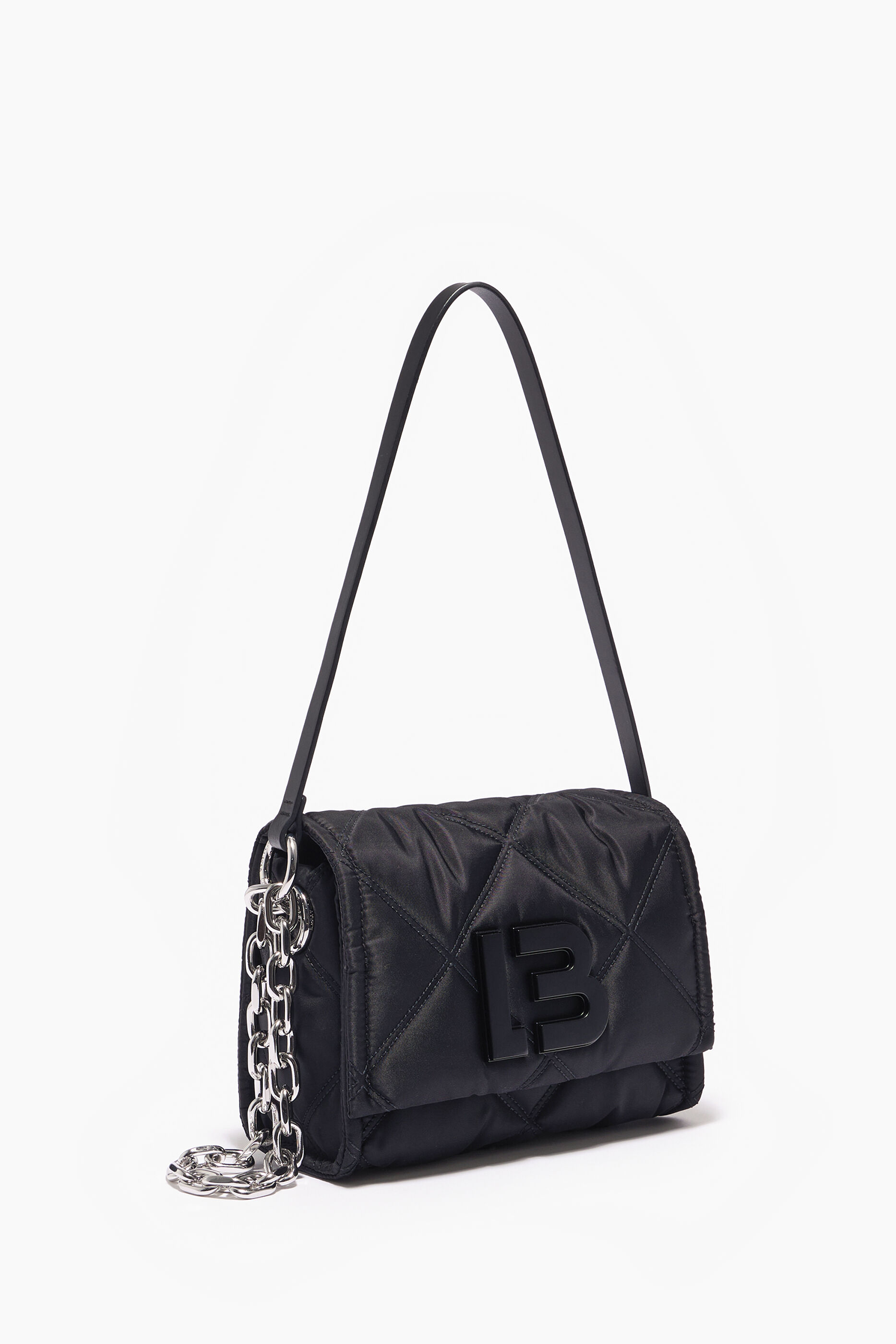 Bolsa de ombro pequena de nylon com aba, preta.