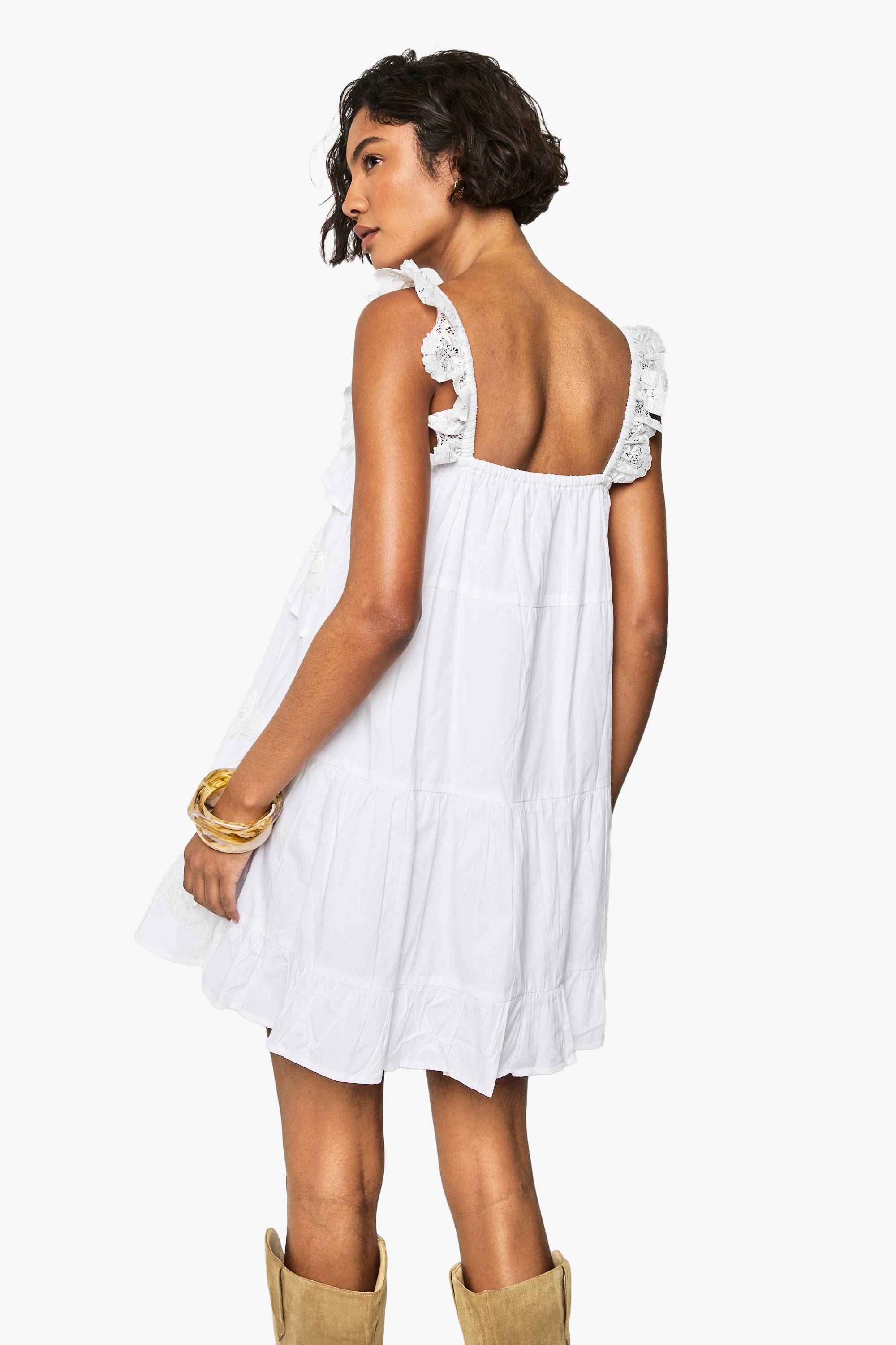 boohoo Robe mini Tall en dentelle à volants