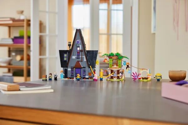 LEGO Despicable Me 75583 Minions og Grus familiepalæ