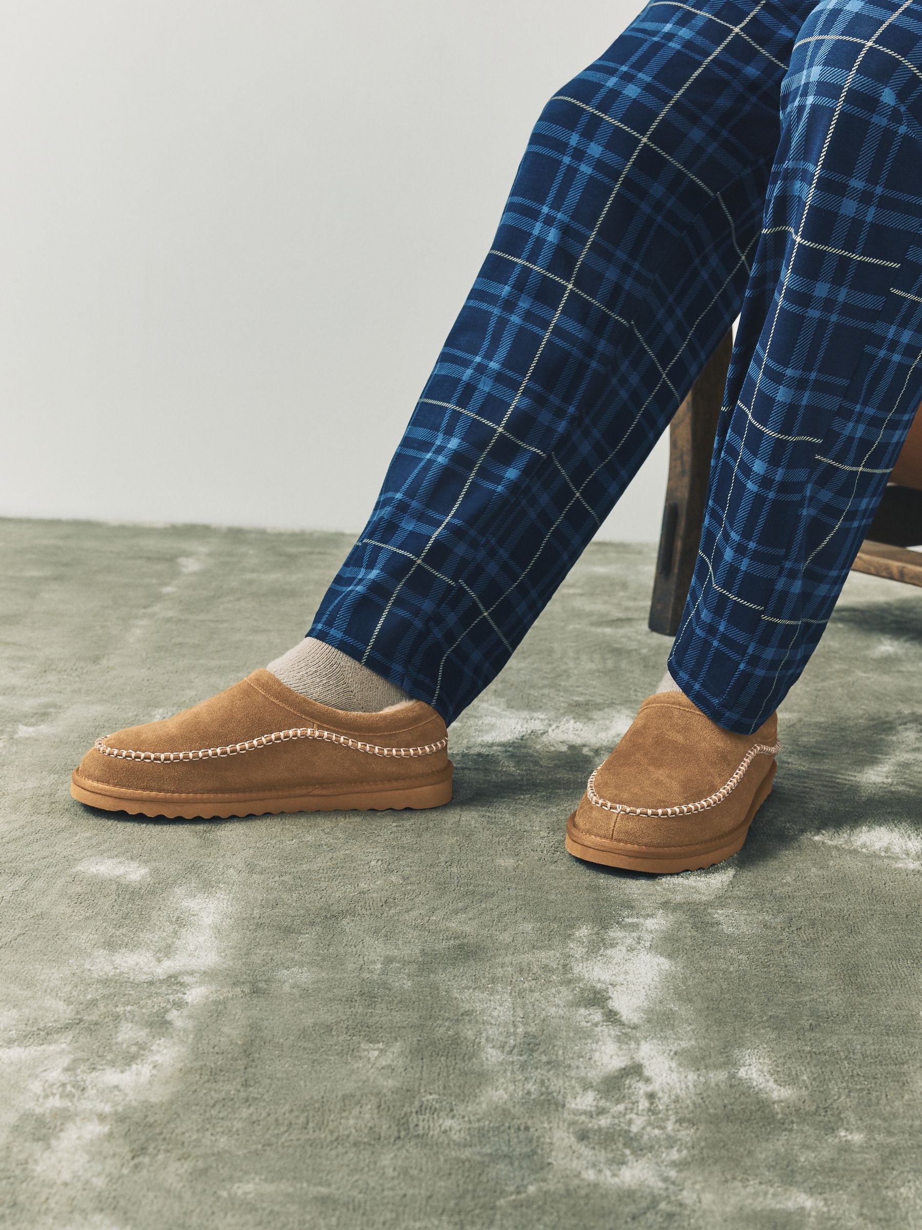 Lichtbruin - Signature Suede Stitch Detail Slippers