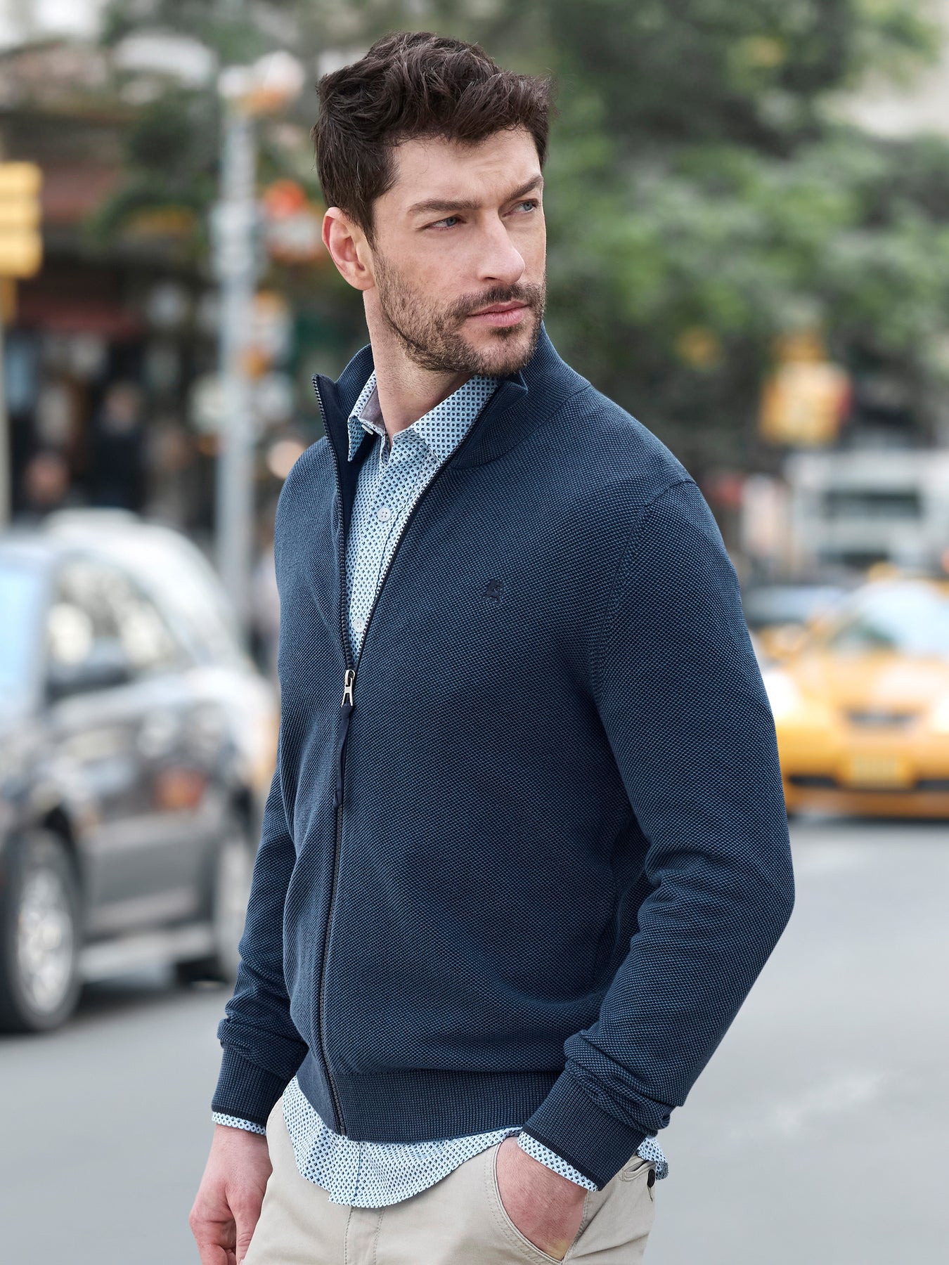 Strickjacke mit Stehkragen in 2-Tone-Optik