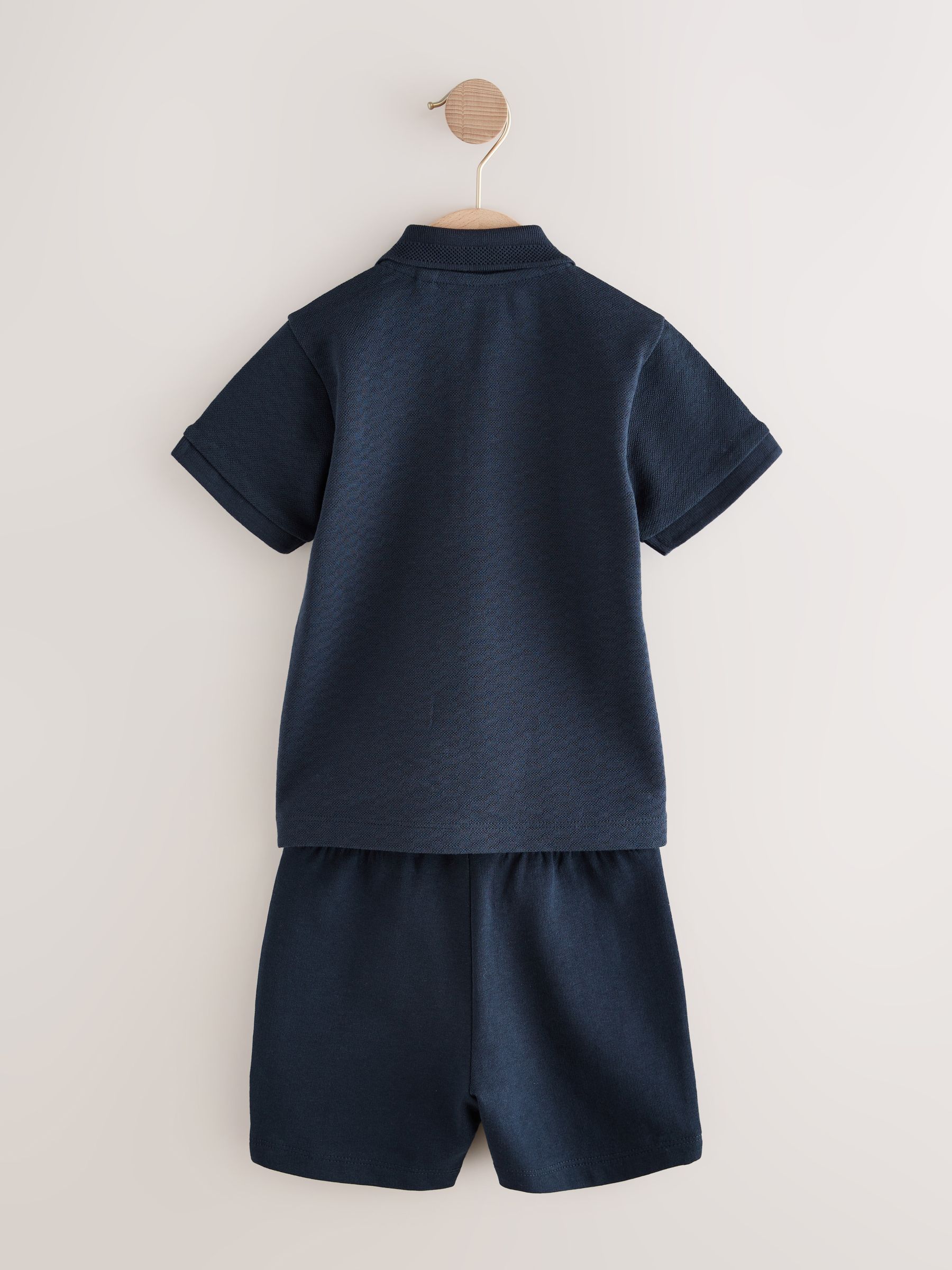 Marinablauw getextureerd - Set van poloshirt met korte mouwen, rits bij de hals en short (3mnd-7jr)