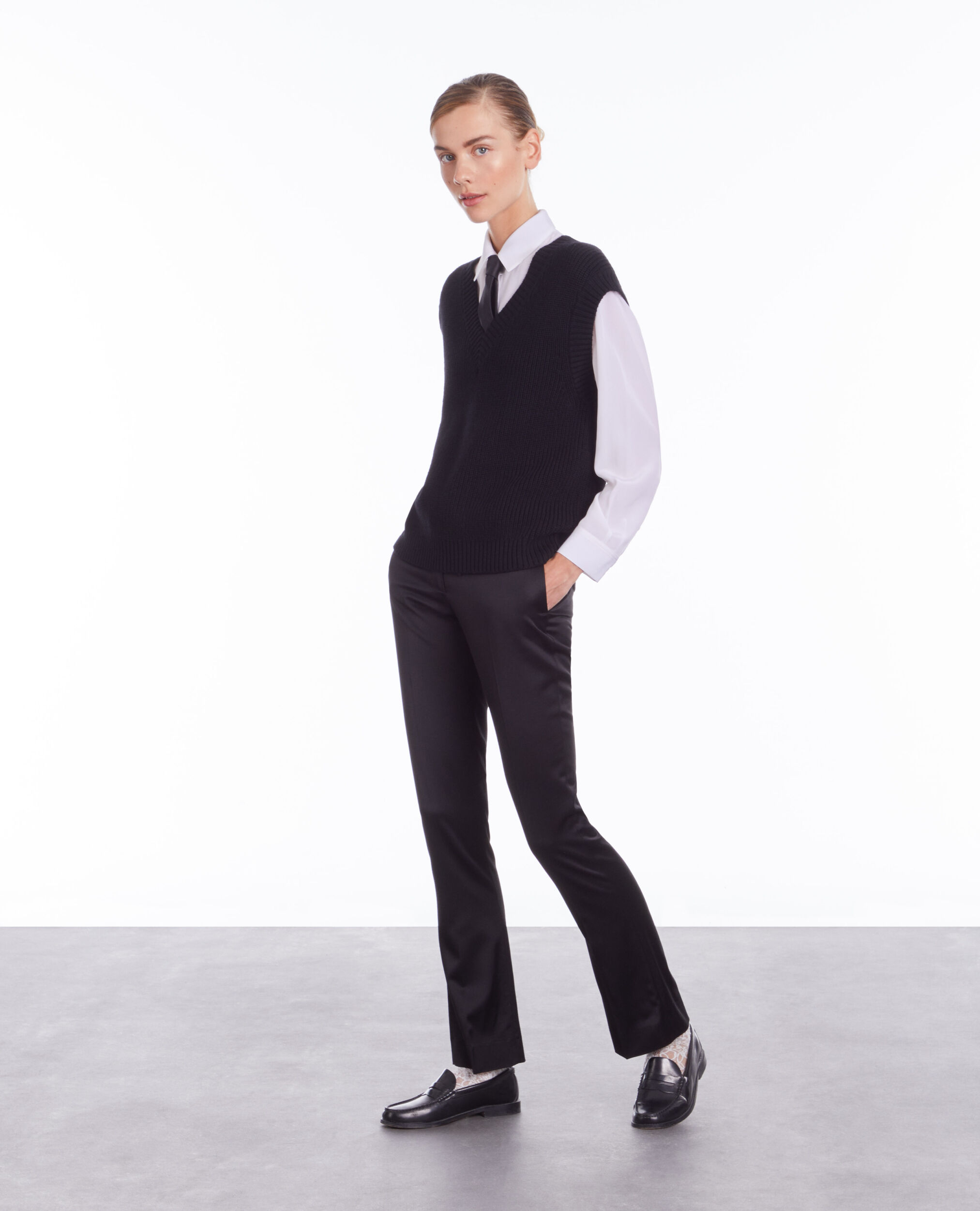 Pull noir sans manches en laine