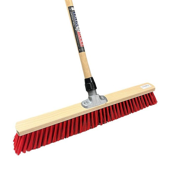 Harde straatbezem 60 cm rood met bezemsteel 160 cm (8712448434324)