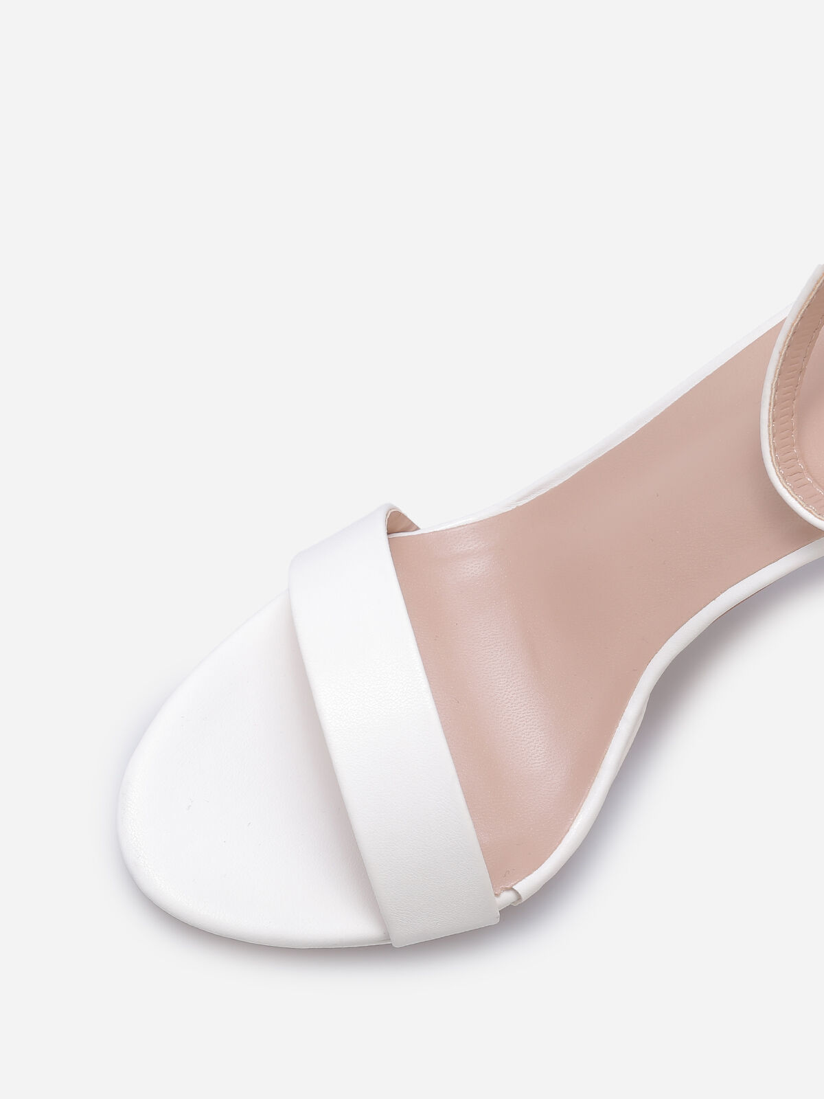 Sandales à talon fin et bride- Blanc