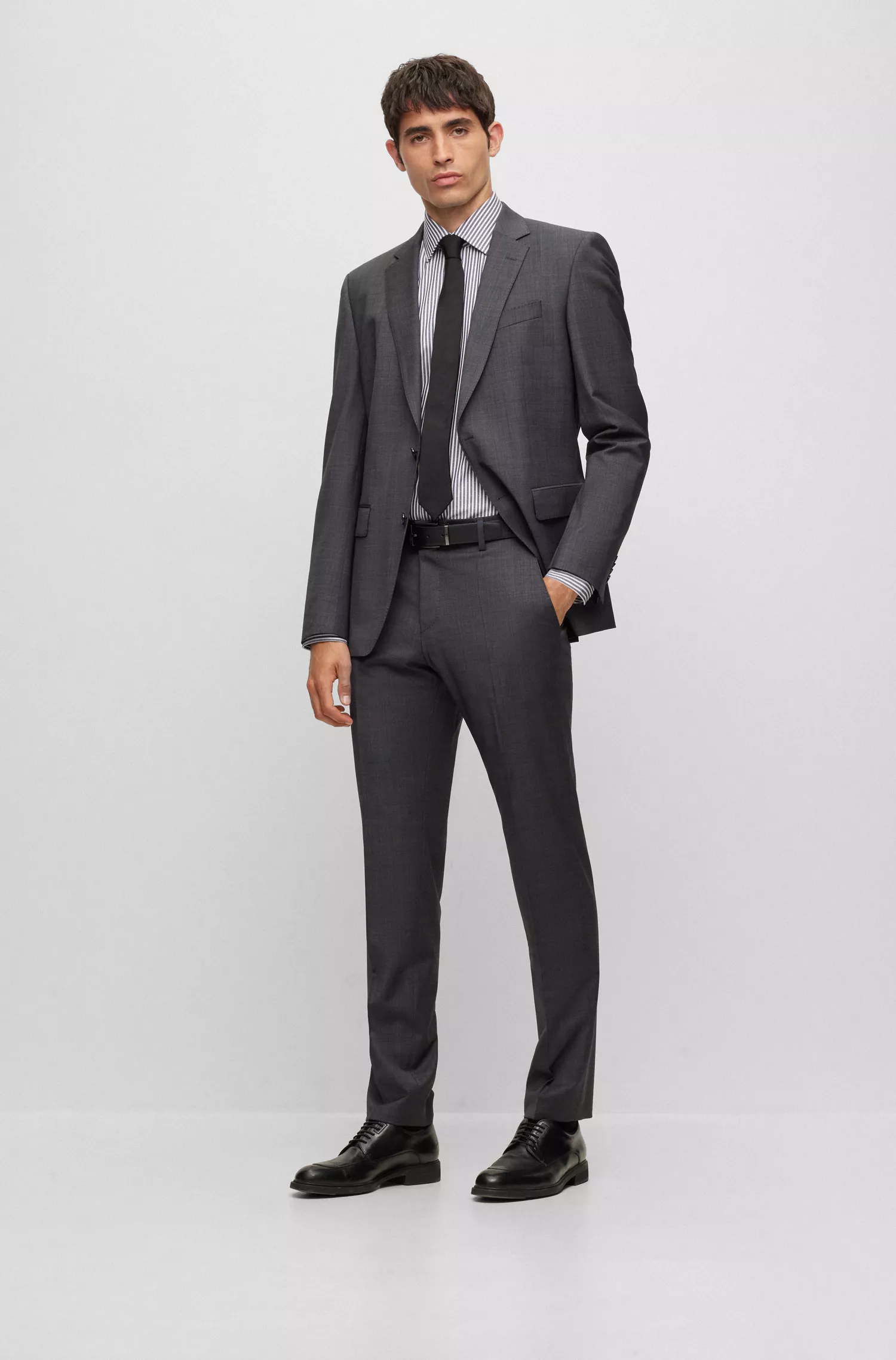 Camisa BOSS preta de corte slim, em mistura de algodão orgânico com listras.