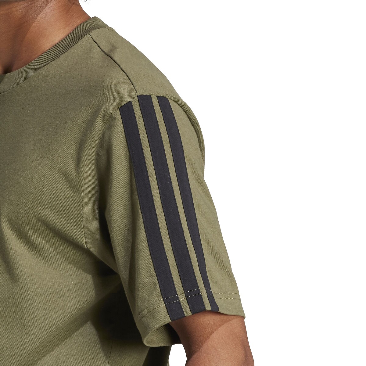 ADIDAS SPORTSWEAR<br>Camiseta essencial de manga curta com 3 listras
