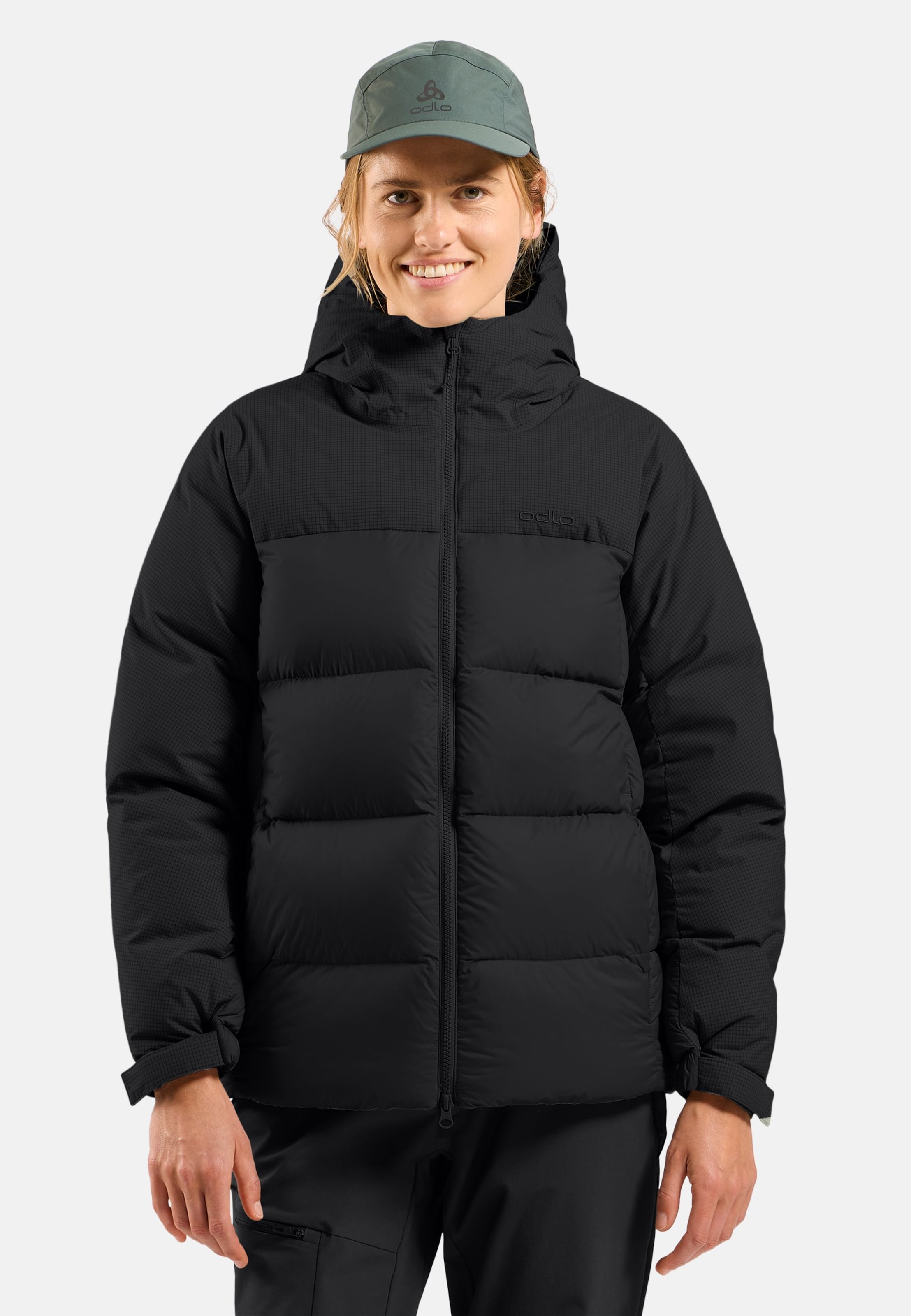 Ascent Daunenjacke mit Kapuze in black