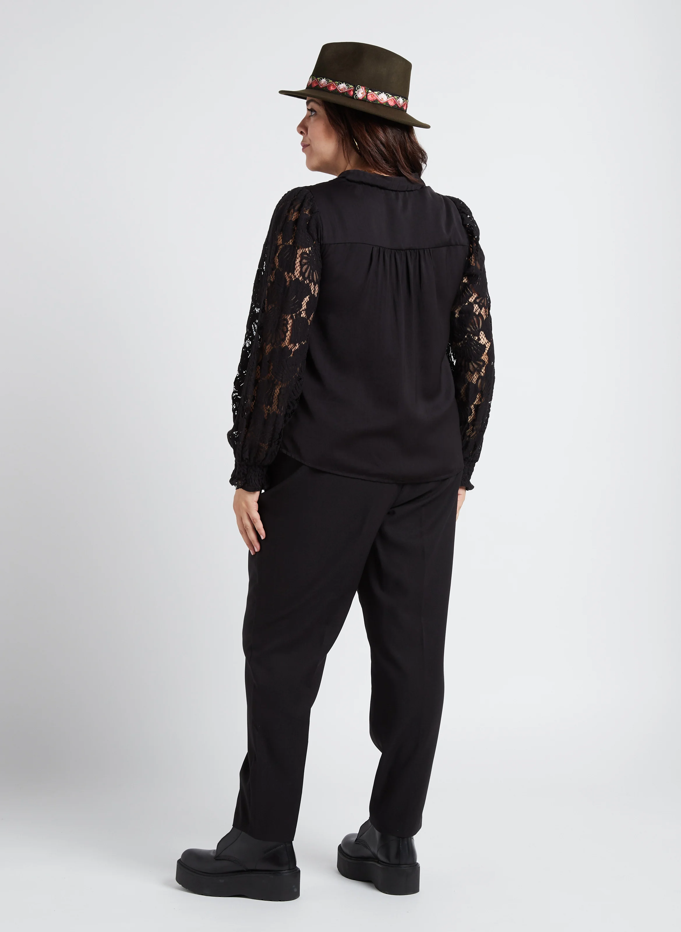 CABENA - Chemise col classique à broderie ajourée| Noir