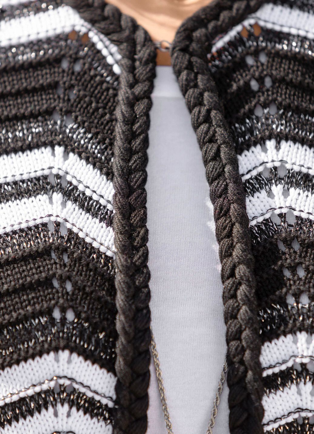 Strickjacke mit geflochtener Blende
