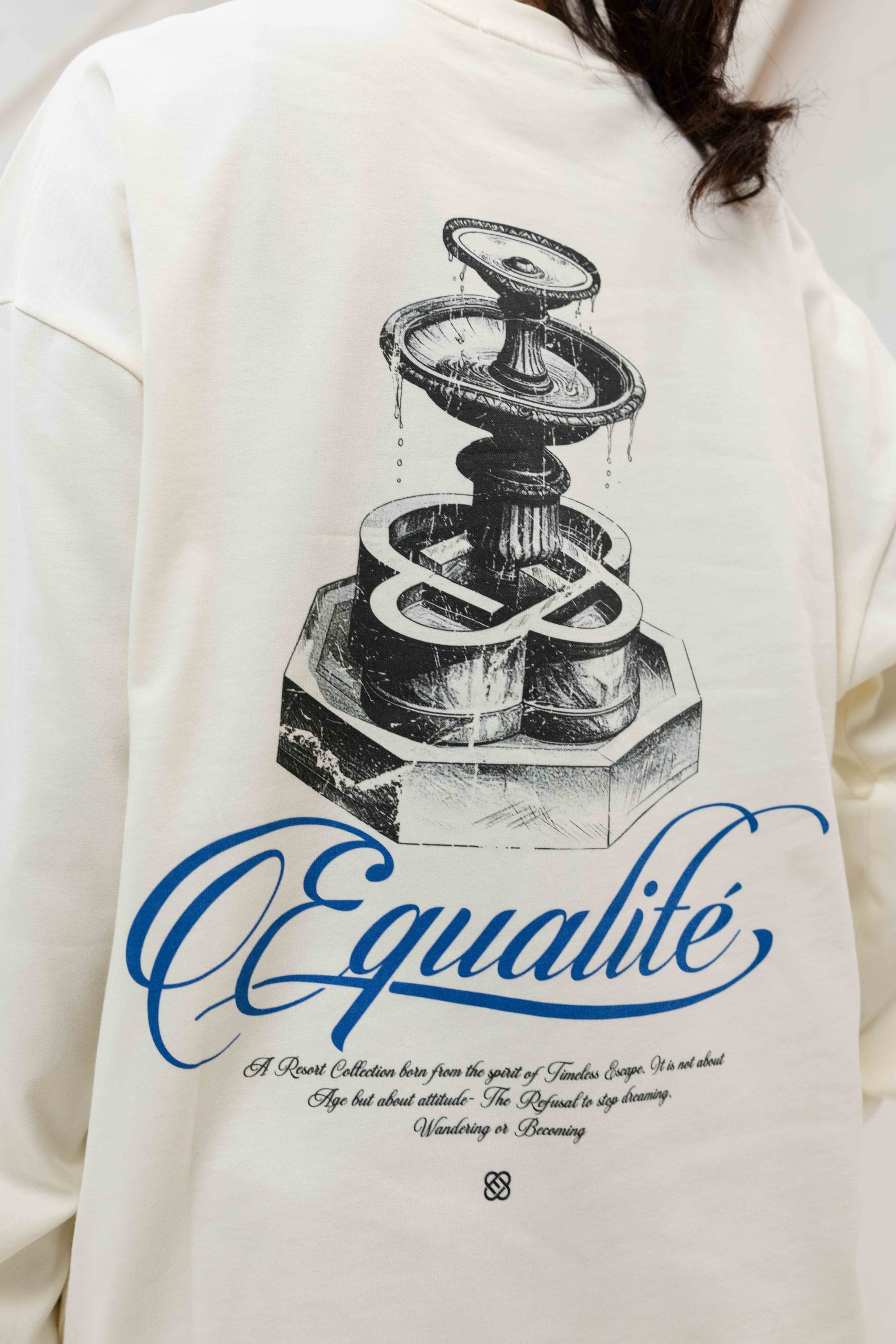 Equalité Fountain Oversized Longsleeve Dames Gebroken Wit