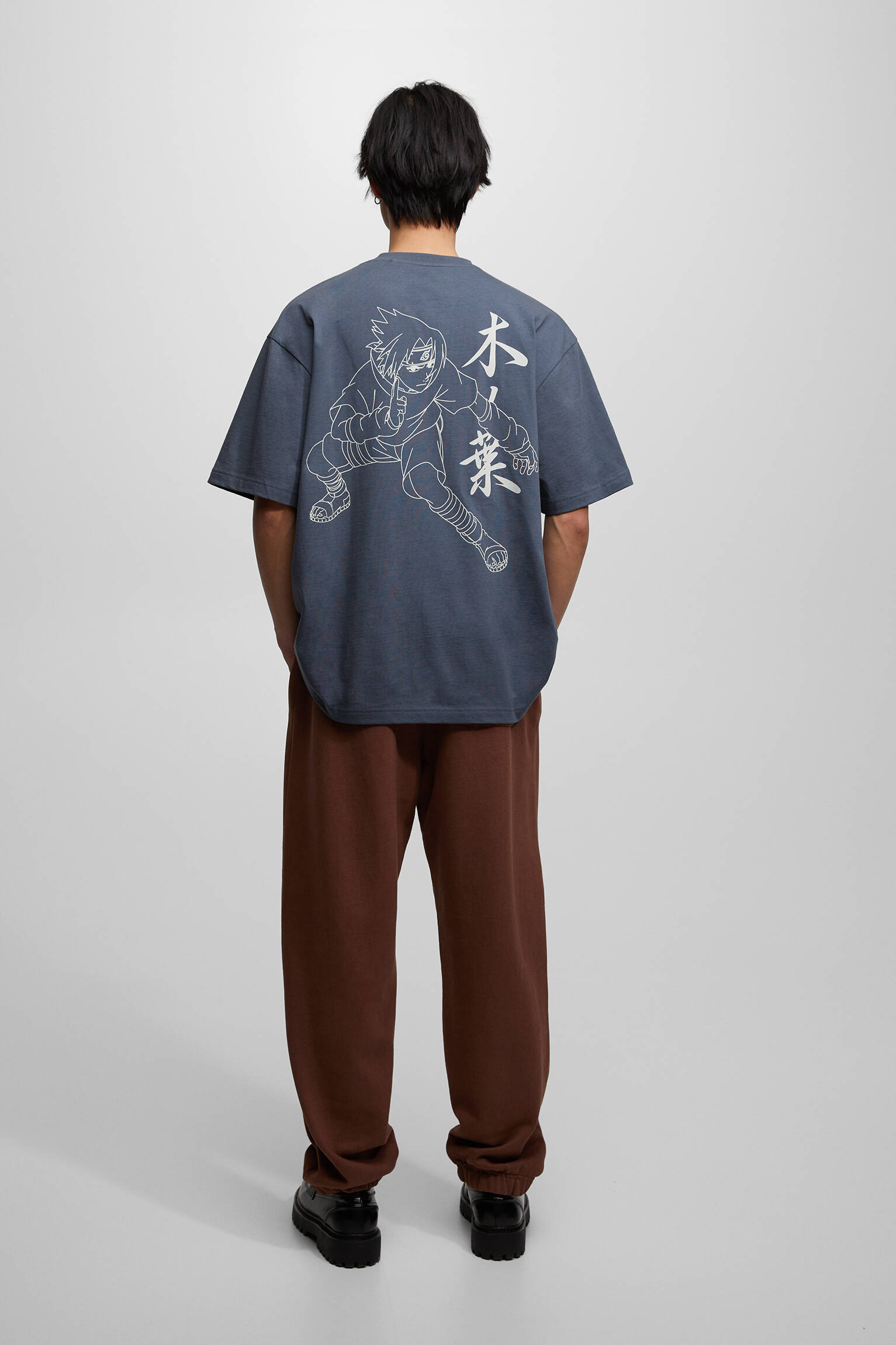 CAMISETA DE MANGA CURTA DO NARUTO - CINZA CLARO