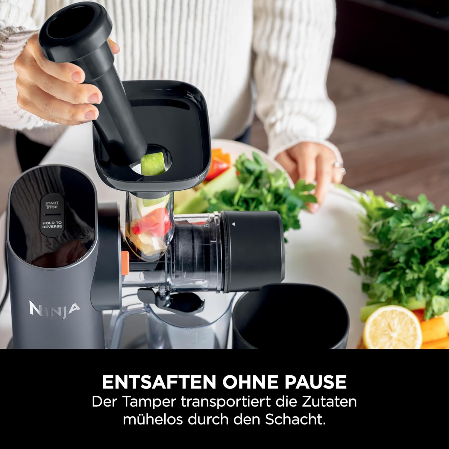Ninja Kaltpresse-Entsafter Gemüse und Obst mit 700-ml-Becher & 1,1-L-Fruchtfleischbehälter, für frische Säfte, Drinks & Wellness-Shots, kompakt, spülmaschinenfest & abnehmbare Teile, Grau JC151EU